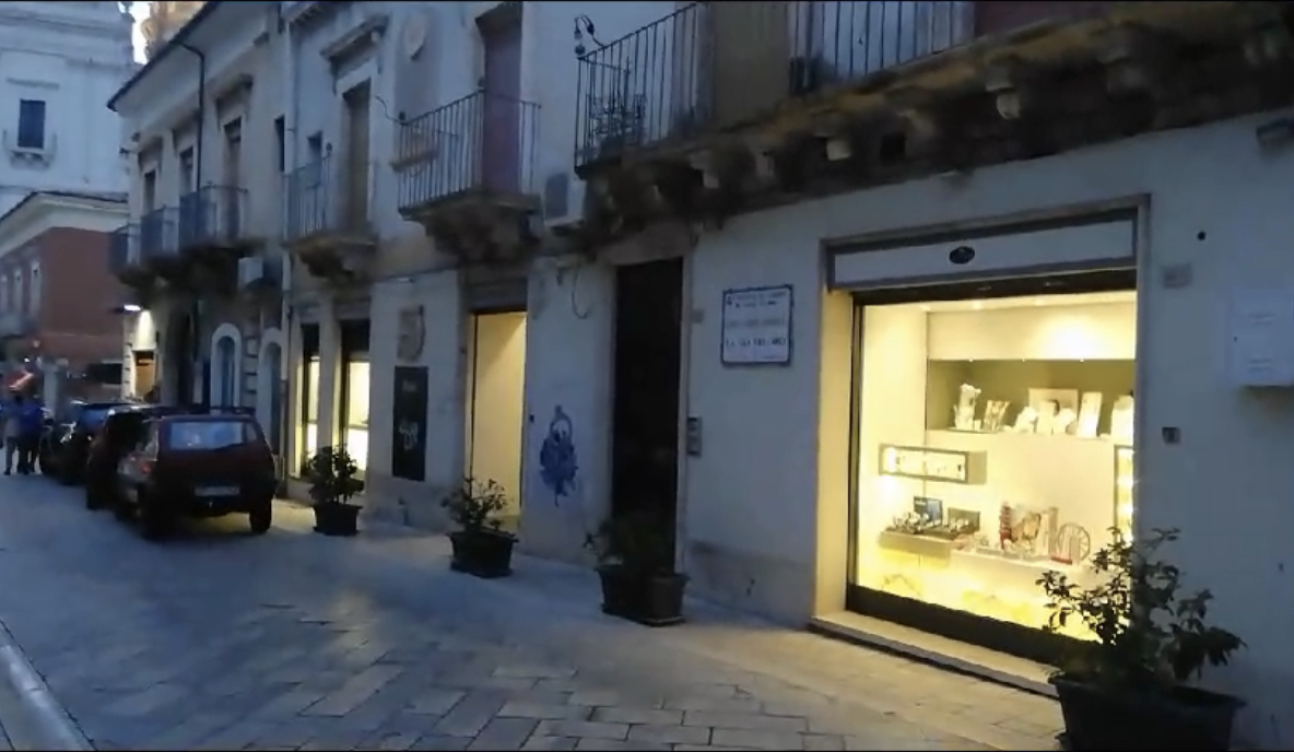 Comiso: rapina a mano armata in una gioielleria, arrestato rapinatore