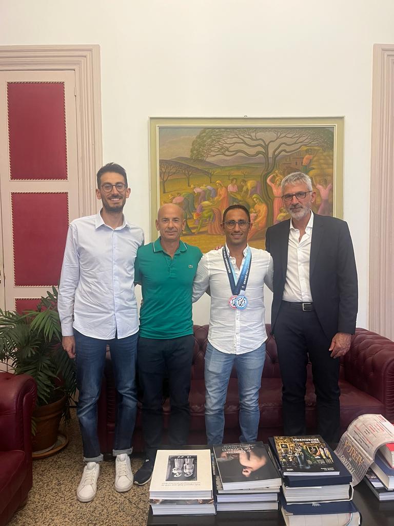 Il sindaco e l’assessore allo sport incontrano il nuotatore di fondo in mare Giampiero Brugaletta
