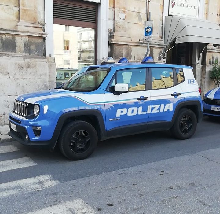 Controllo del territorio da parte della Polizia di Stato, una denuncia per evasione e due fogli di via