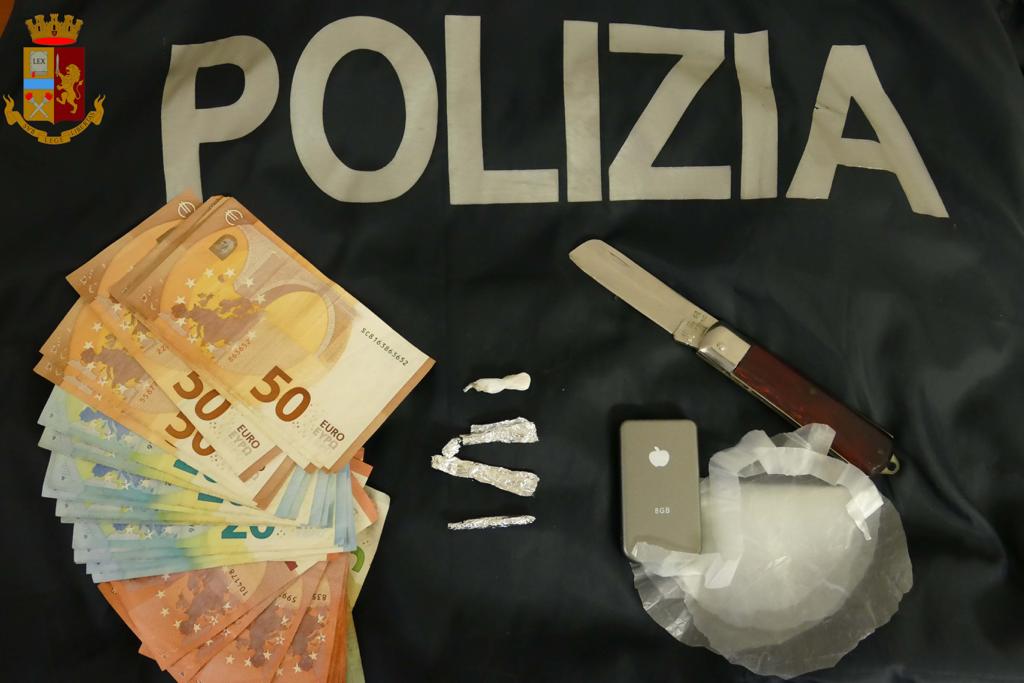 Polizia scopre market della droga a Vittoria: arrestato per spaccio un 45enne