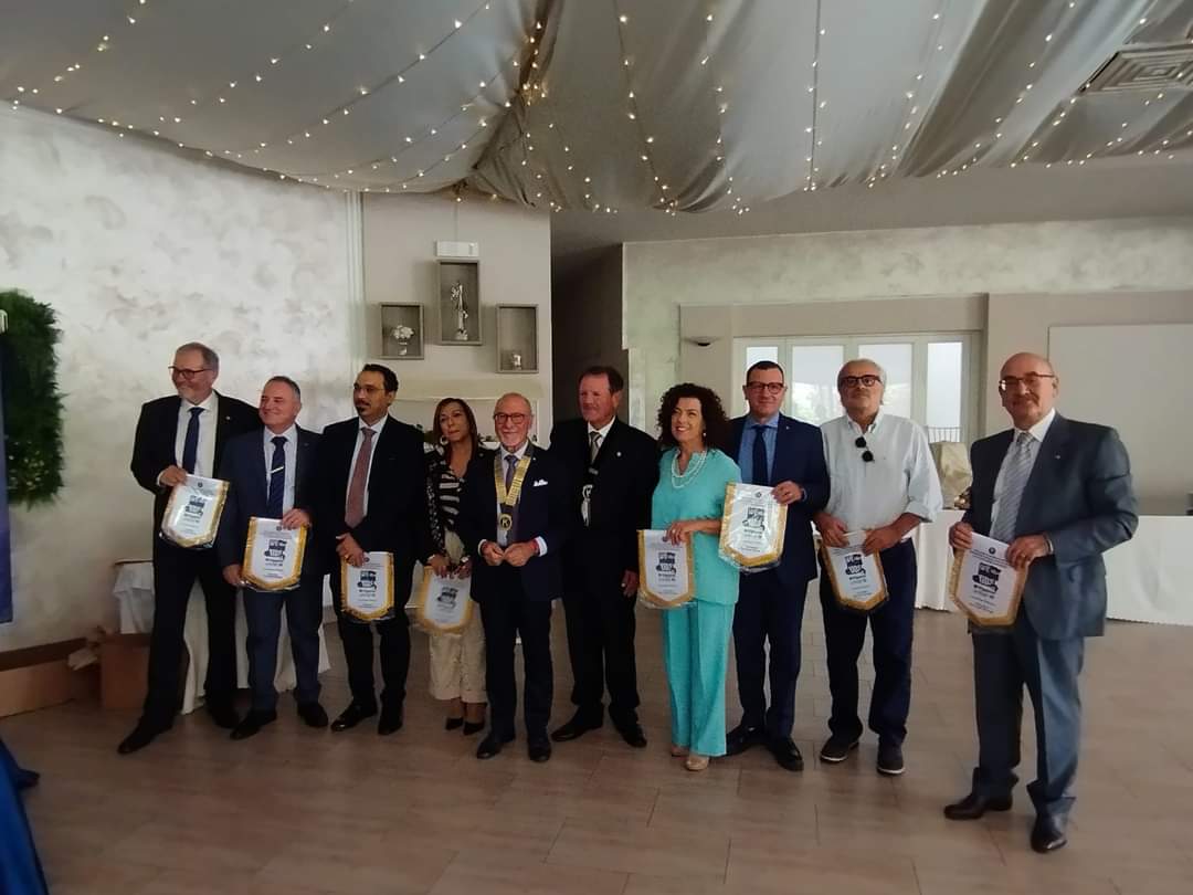 Vittoria, passaggio della campana per il Kiwanis Club Kamarina