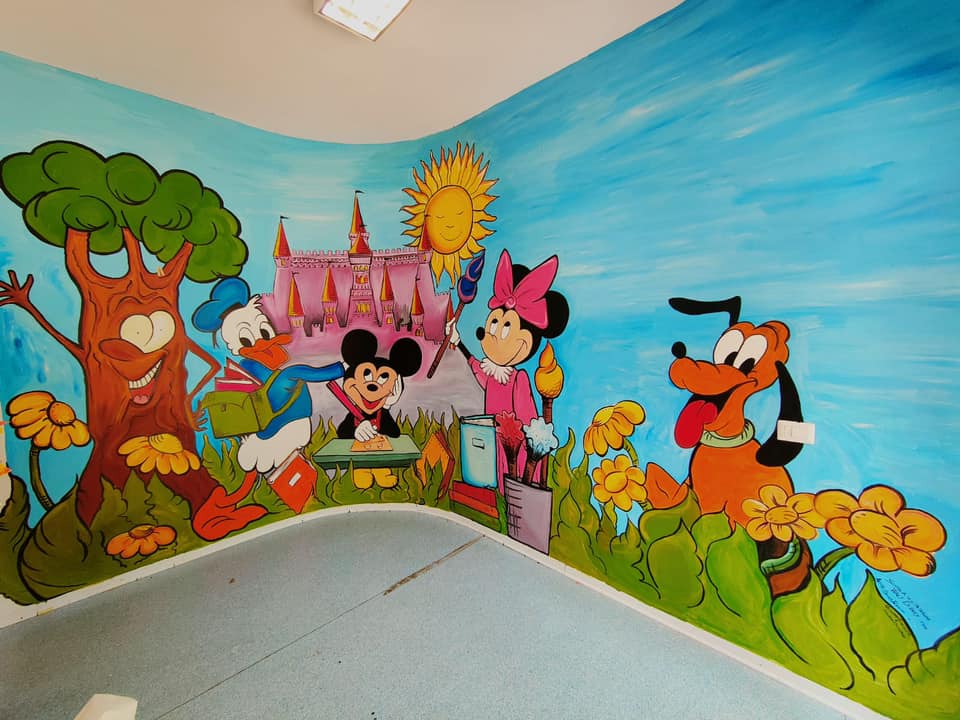 I murales al plesso Walt Disney di Ragusa realizzati dai ragazzi dell’Anffas insieme ai piccoli allievi