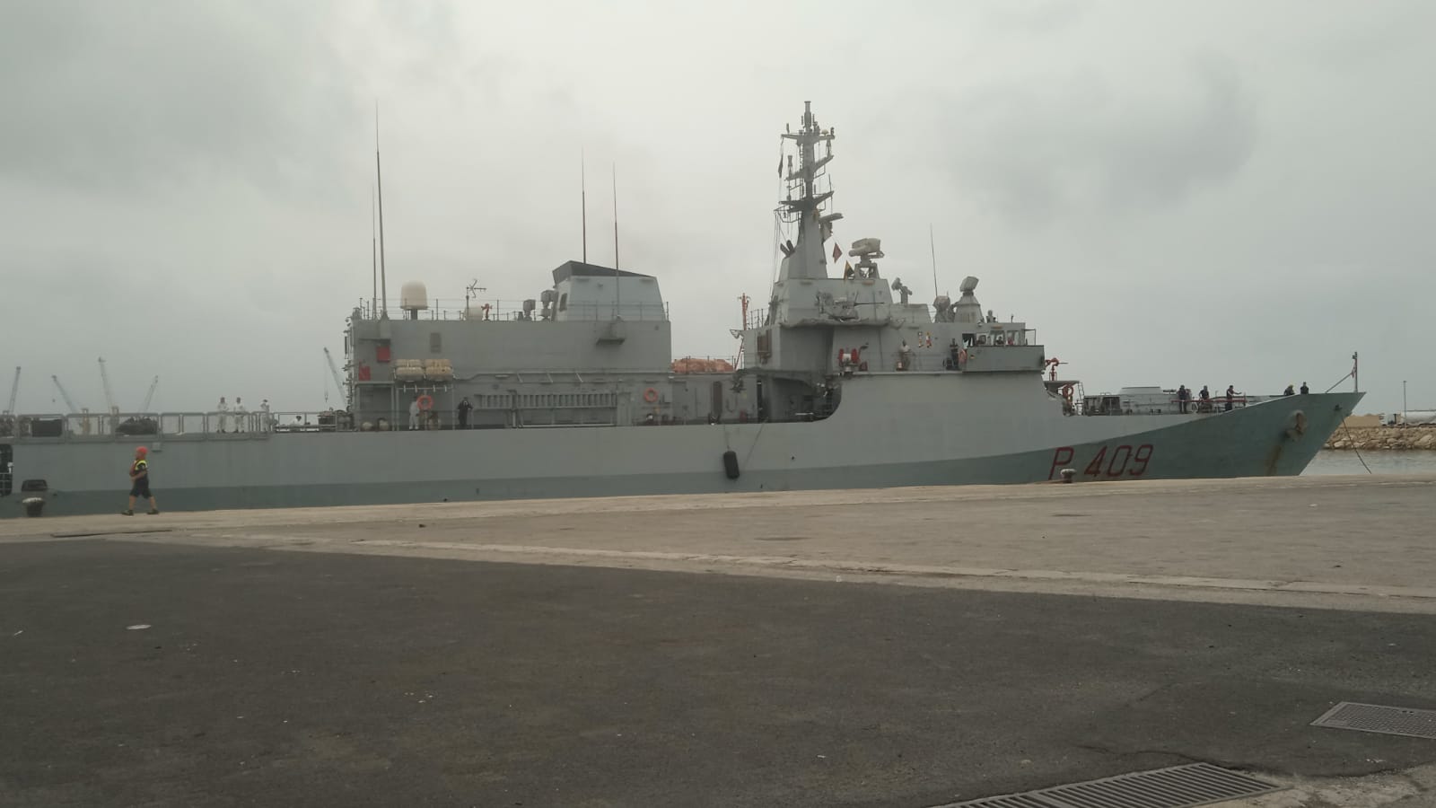 La nave della Marina, Sirio ha portato oggi al Porto di Pozzallo 48 migranti salvati nel Canale di Sicilia