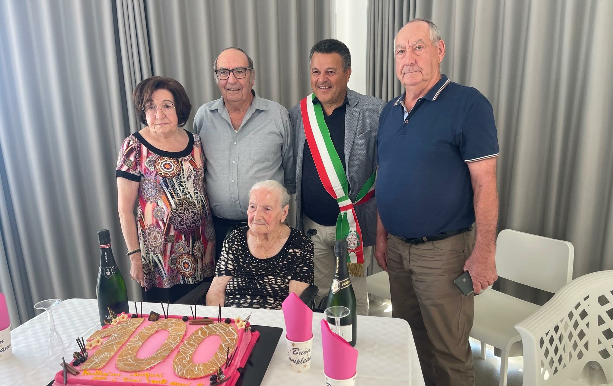 Si allunga a Scicli la lista dei centenari: festeggiata ieri la nonnina Peppina Rinzo