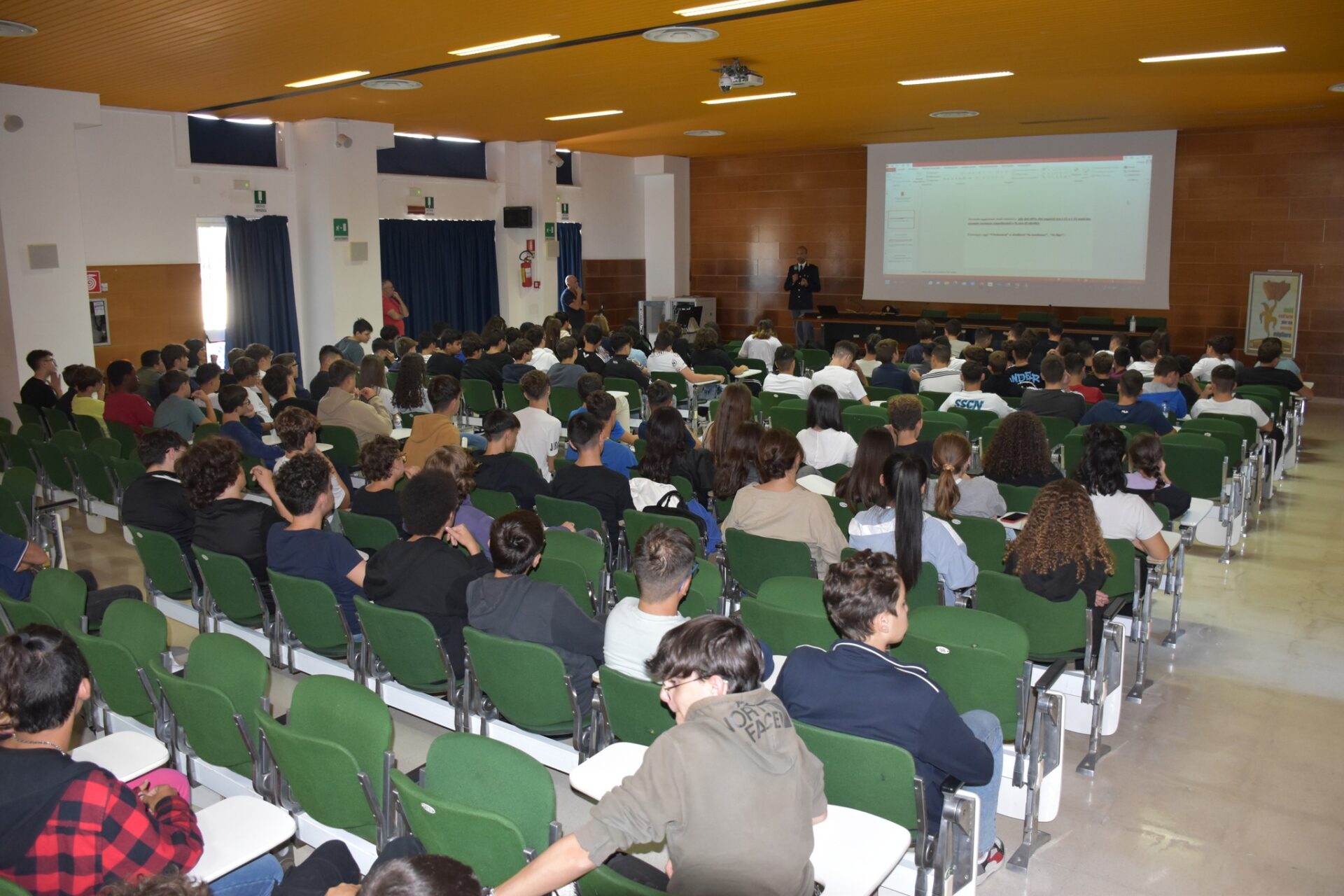 La Polizia tra i giovani per parlare di legalità: altri due incontri al “Ferraris” e al “Maiorana” a Ragusa