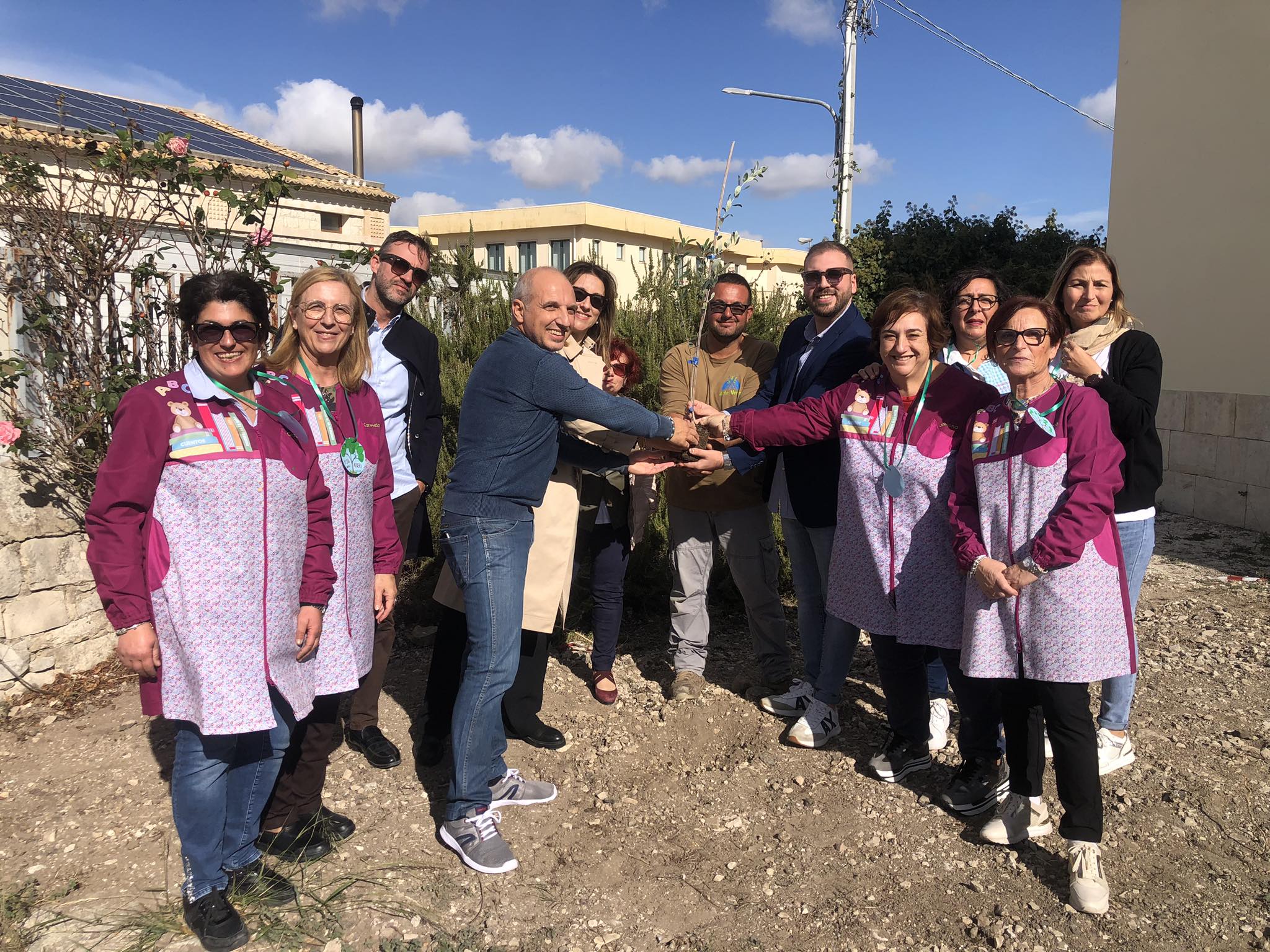 Modica, ‘festa dell’albero’ all’Istituto Carlo Amore con gli alberi donati dalla Regione Sicilia