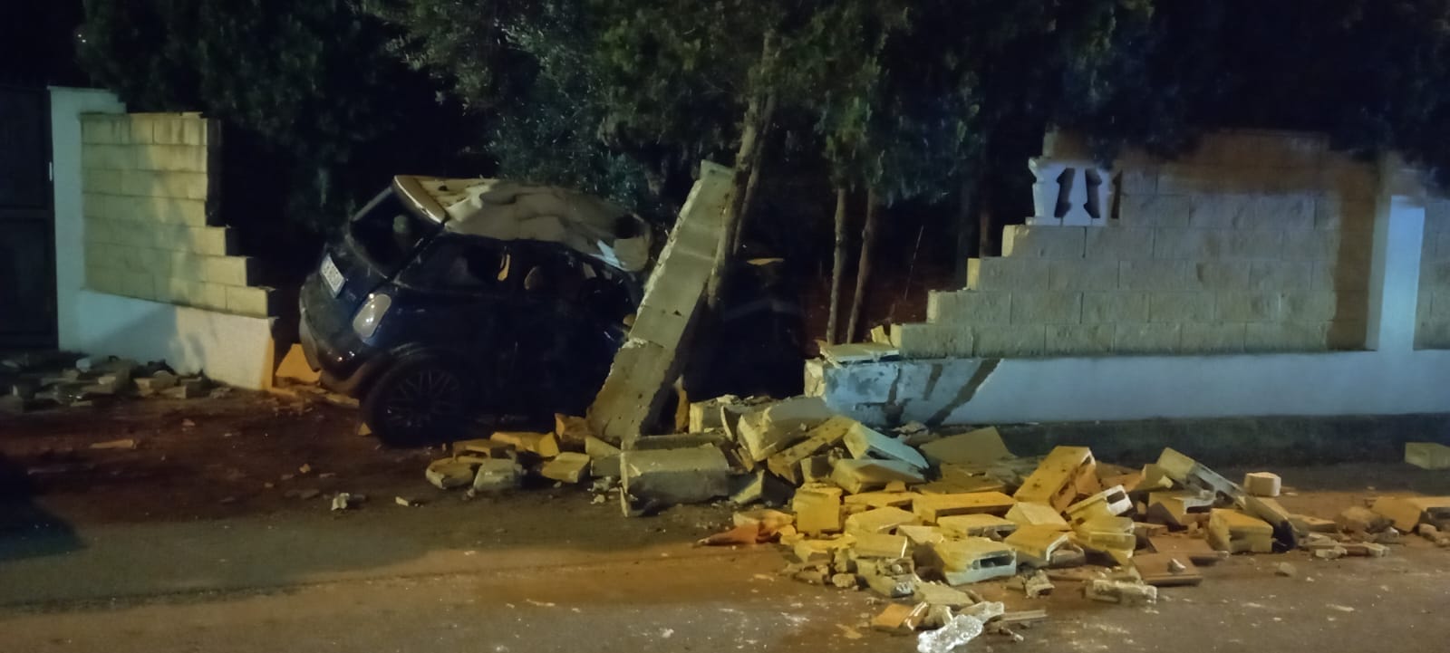 Vittoria: incidente stradale autonomo sulla ex SP 17, ragazzo sfonda un muretto, è in gravi condizioni