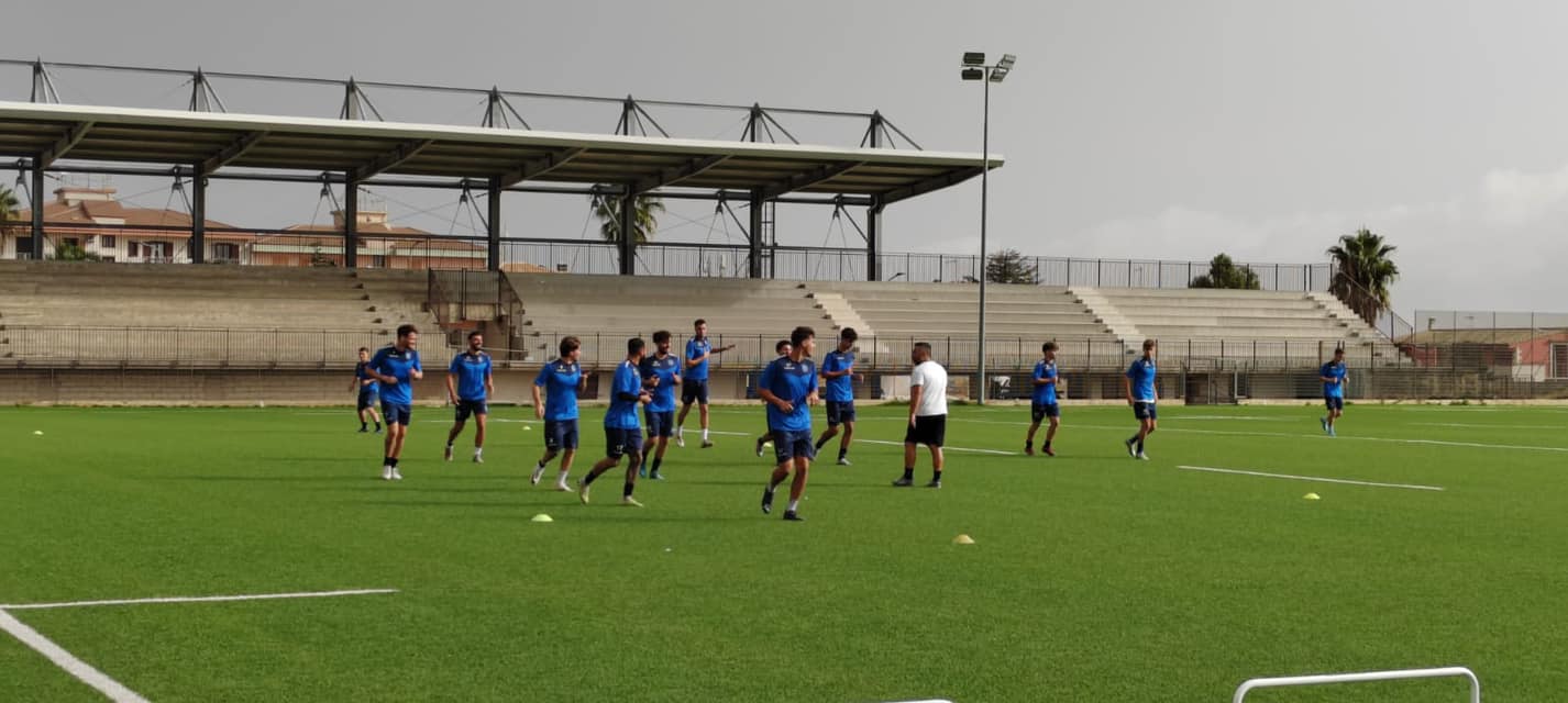 Per il Ragusa è già vigilia di campionato, domani gli azzurri a Locri contro il San Luca, Ignoffo: “restiamo concentrati”