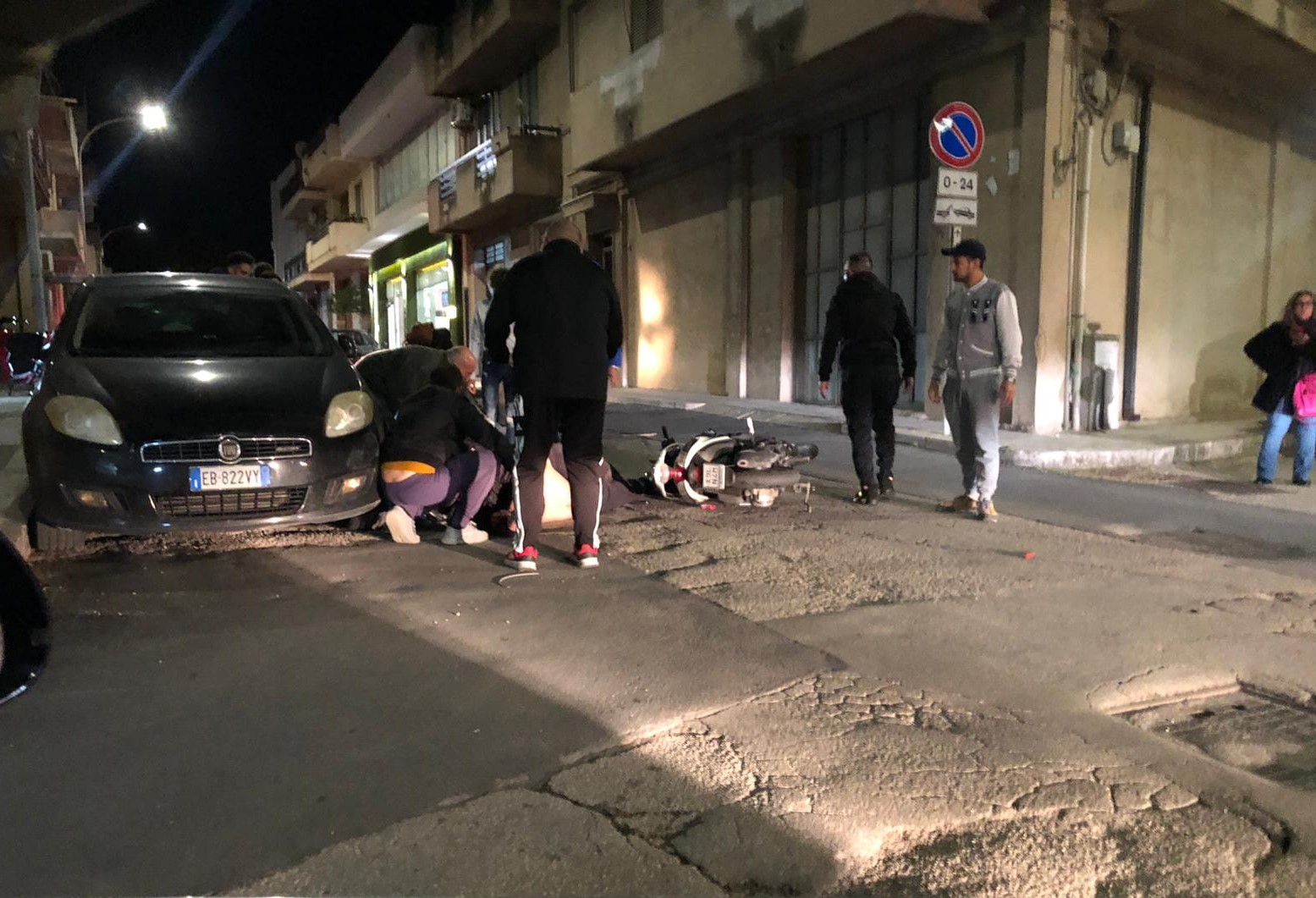 Vittoria: incidente stradale in via Pietro Gentile, coinvolti due scooter, tre feriti, uno in prognosi riservata