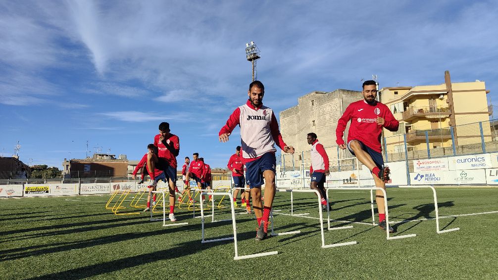 Il Modica Calcio prepara la sfida al Paternò in campionato, i rossoazzurri di Raciti avversari anche in Coppa Italia