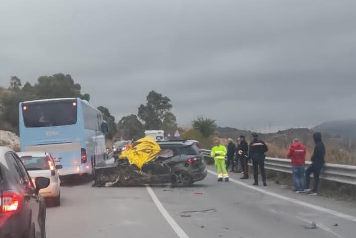 Sconto auto contro Tir sulla Ragusa Catania: morto sul colpo un insegnante di 49 anni