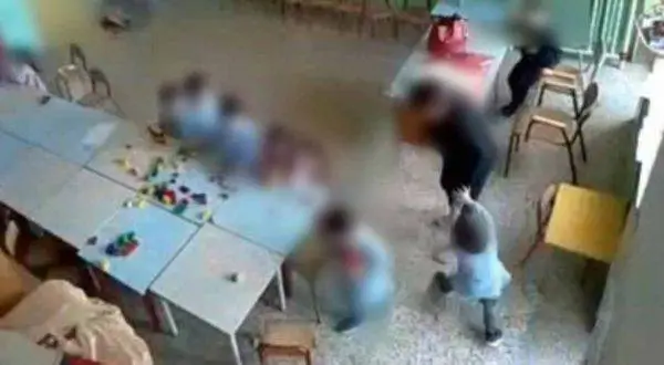 Maltrattamenti in una scuola dell’infanzia di Vittoria, il PM chiede due anni di condanna per due maestre