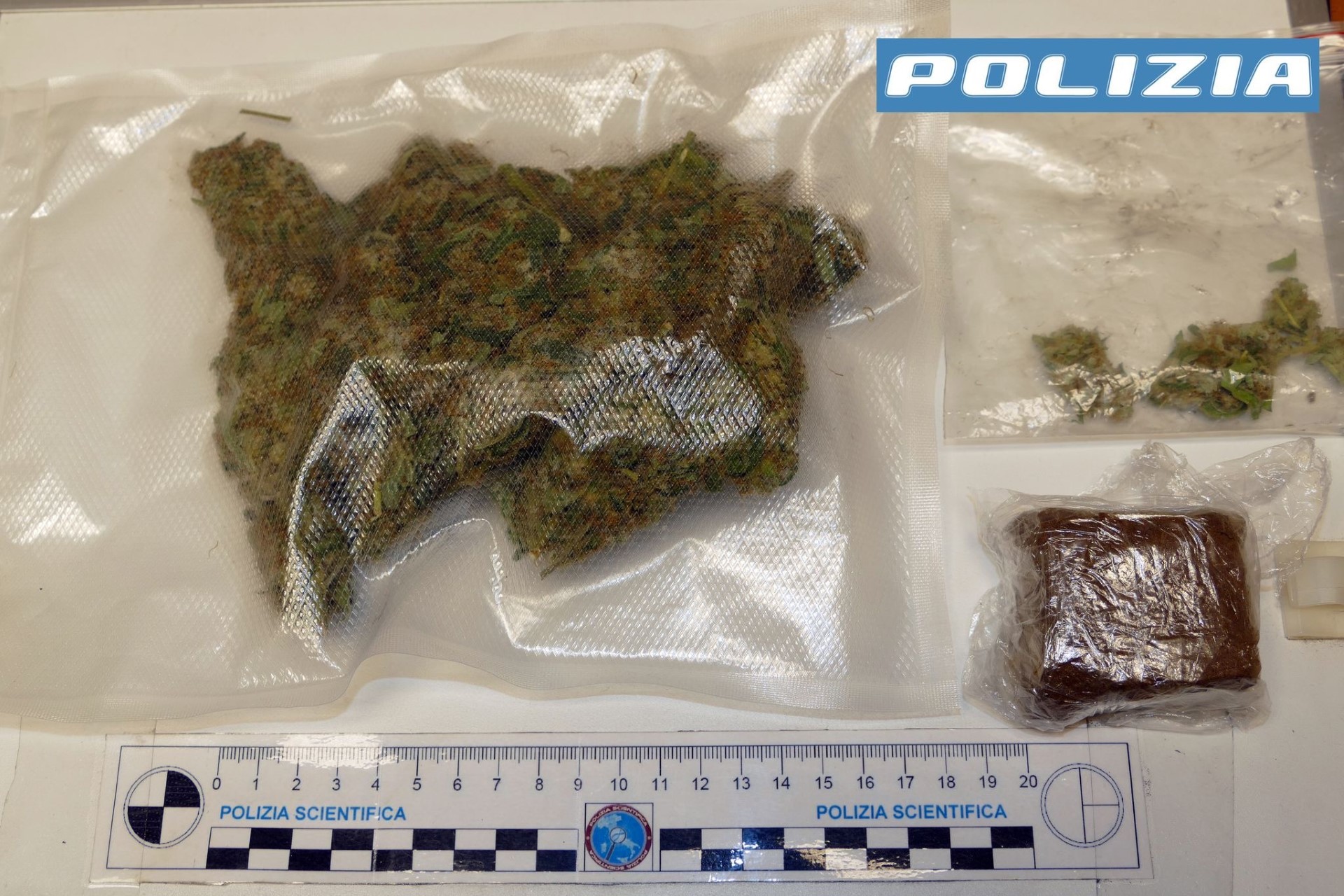 In giro in auto con 120 grammi di droga: arrestato dalla polizia vittoriese di 53 anni