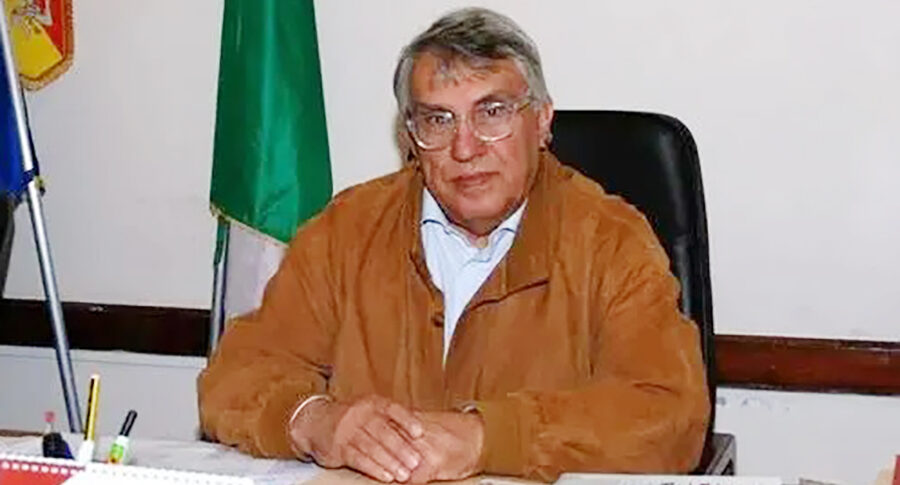 Un concorso letterario per ricordare la figura del  dirigente scolastico Prof. Girolamo Piparo