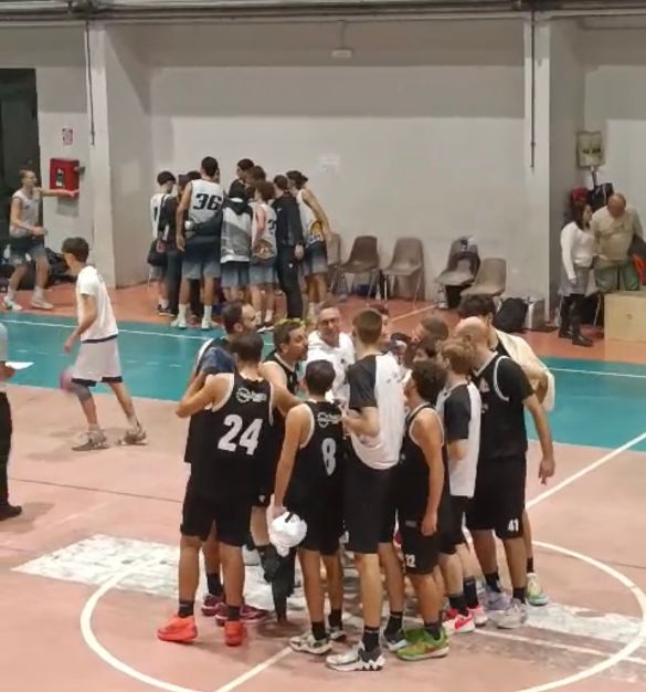 Basket: la Meerkat Scicli vince sul campo dell’Aci Bonaccorsi e resta in vetta alla classifica con Siracusa