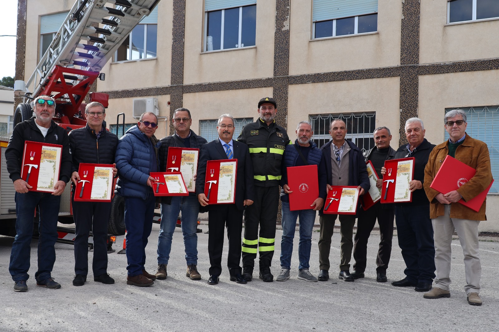 I Vigili del Fuoco di Ragusa, portatori di soccorso e di speranza: commiato del comandante Barbera