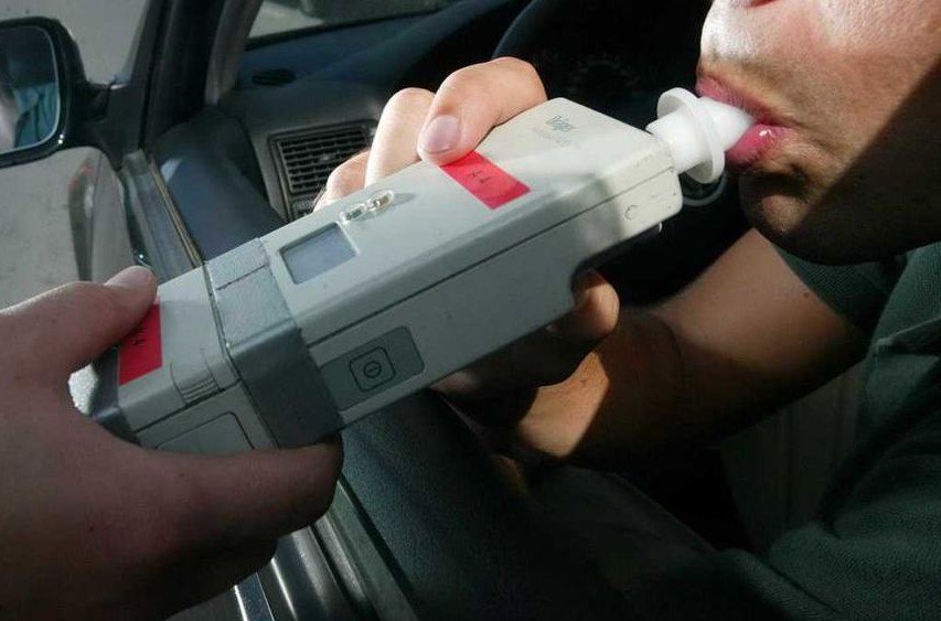 Comiso: guida in stato di ebbrezza e causa incidente, extracomunitario denunciato dalla Polizia Locale