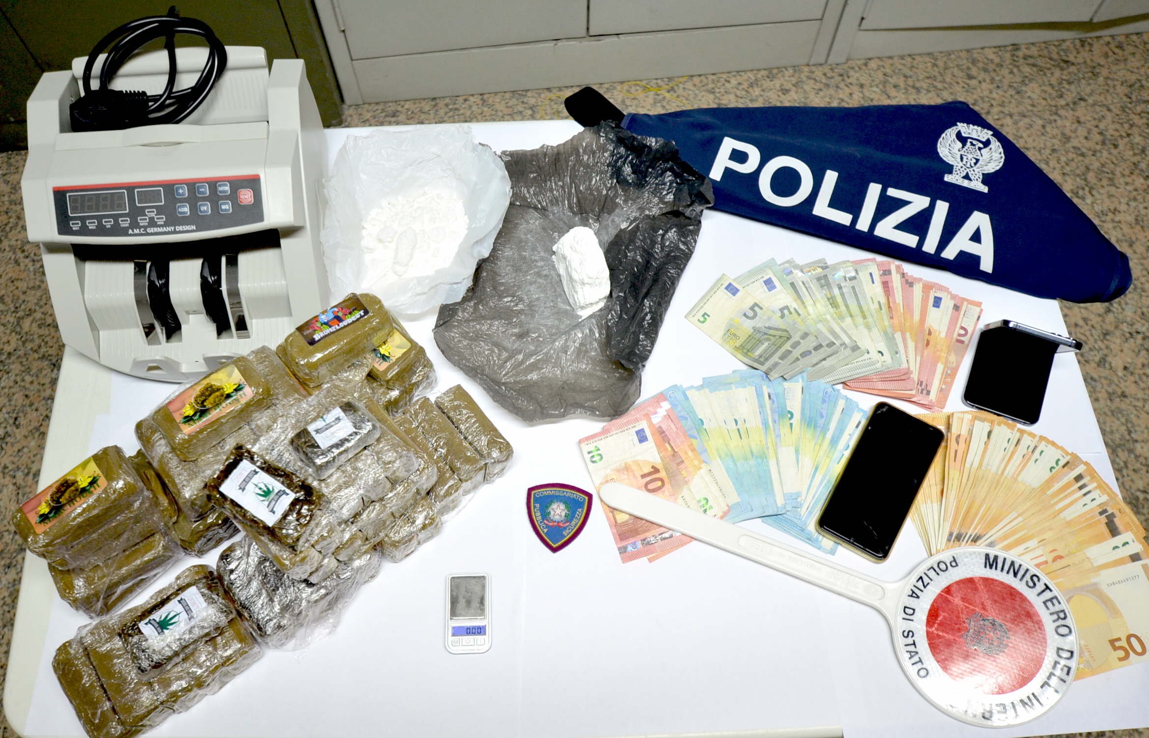 Droga per 120.000 euro sequestrata dalla Polizia: arrestato in flagranza un comisano di 24 anni