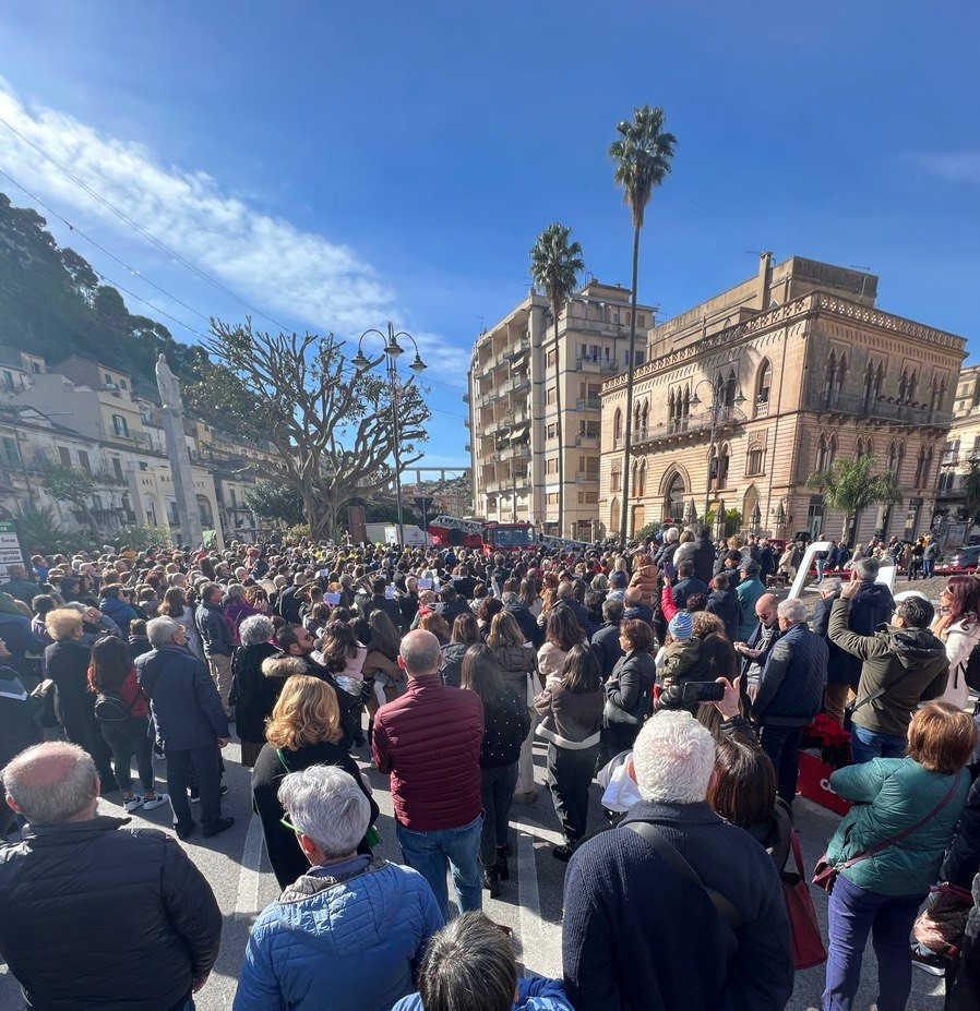 Modica, a mezzogiorno il tradizionale omaggio a Maria Immacolata in Piazza Corrado Rizzone