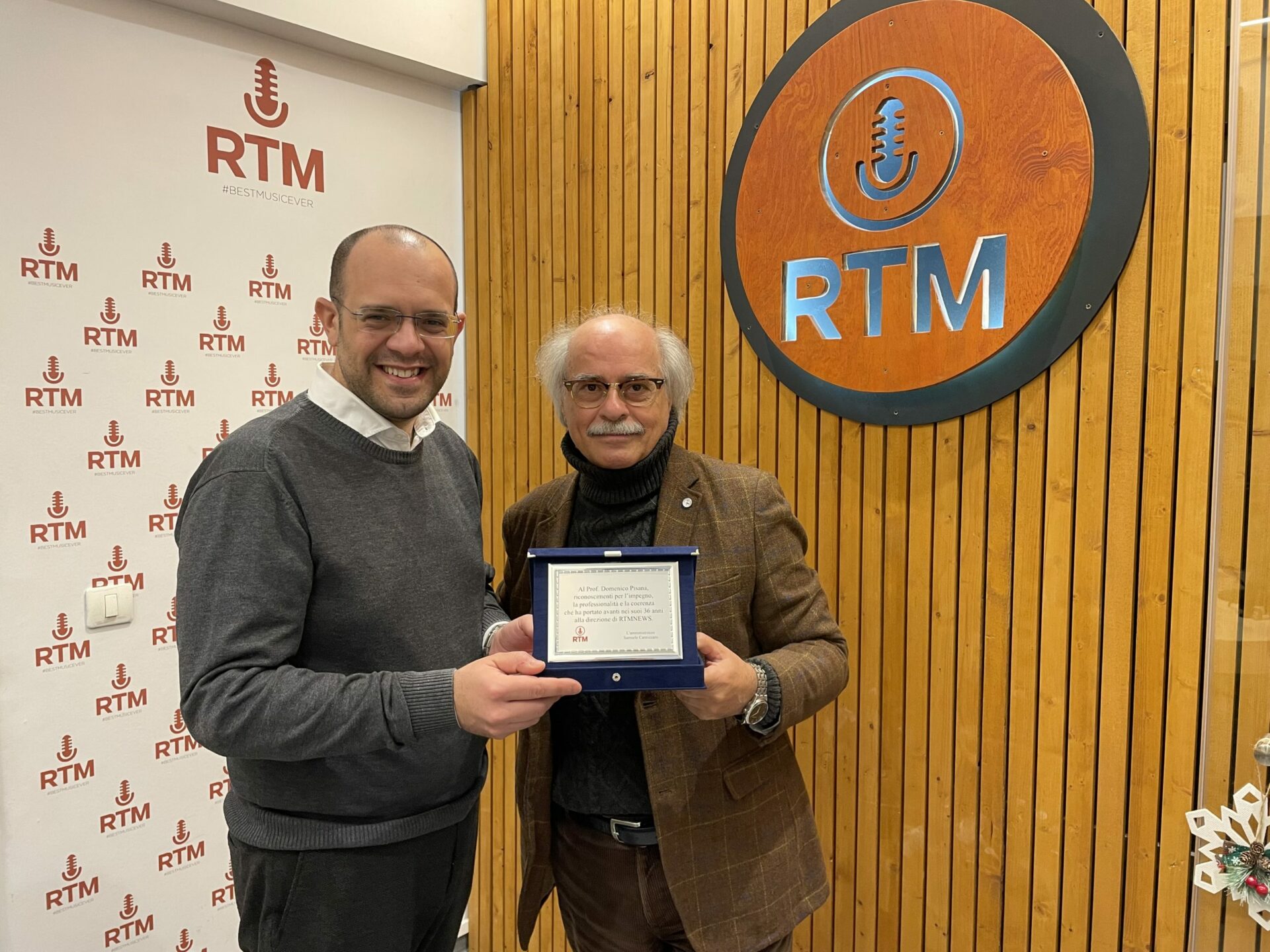 Modica: un riconoscimento a Domenico Pisana per i suoi 36 anni di direzione a RTM News