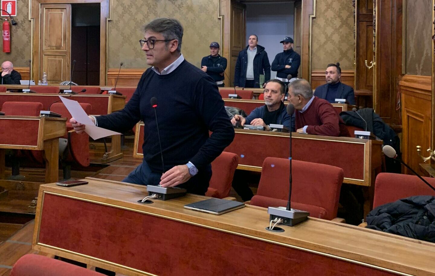 Un minuto di silenzio per le vittime della guerra israelo-palestinese ieri sera in Consiglio a Ragusa