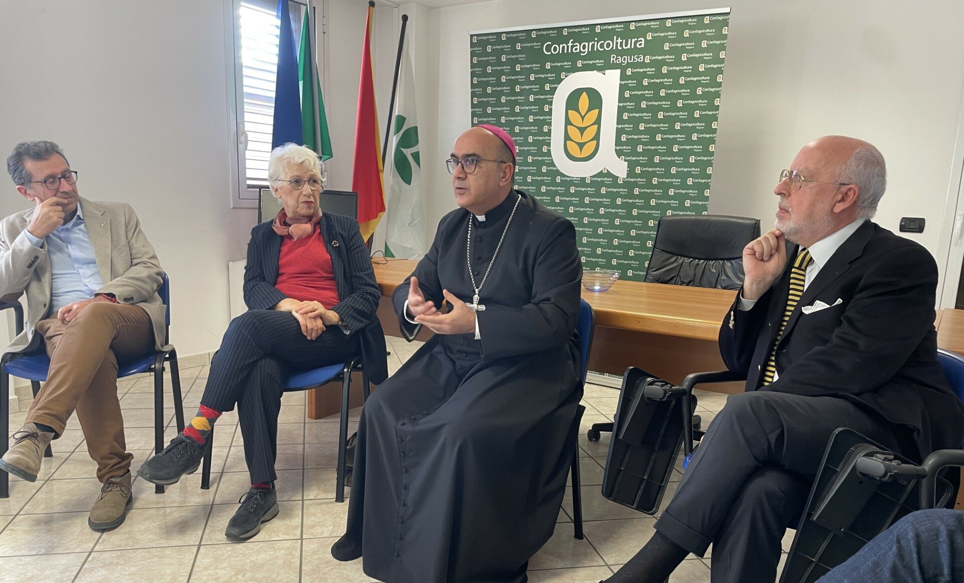 Il Vescovo di Ragusa, Mons. La Placa visita Confagricoltura per parlare di sfide etiche e sociali