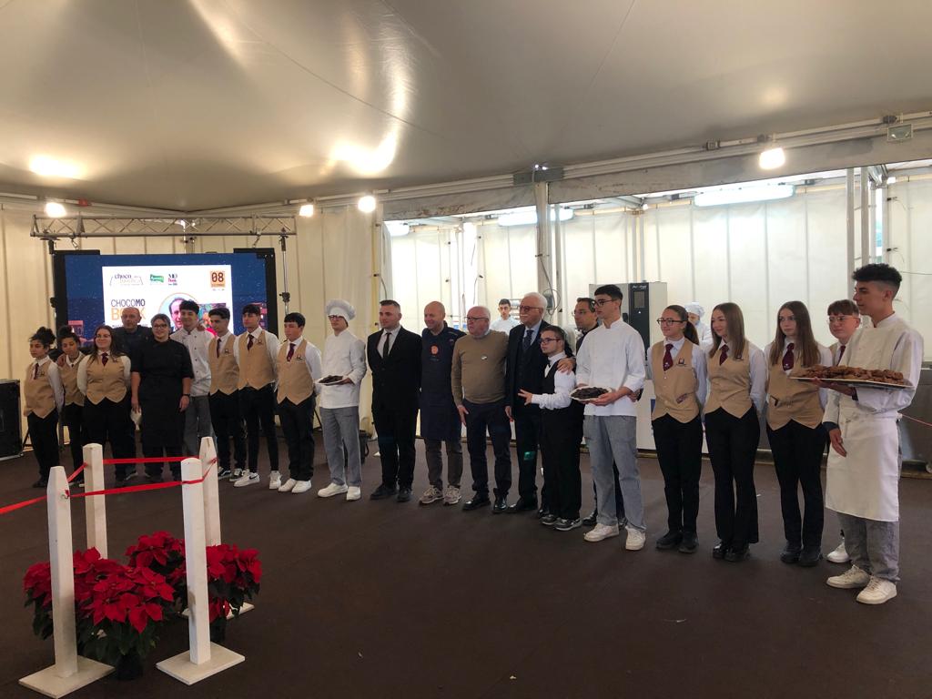 Modica: 200 studenti dell’Alberghiero cuore pulsante di ChocoModica 2023 (Foto)