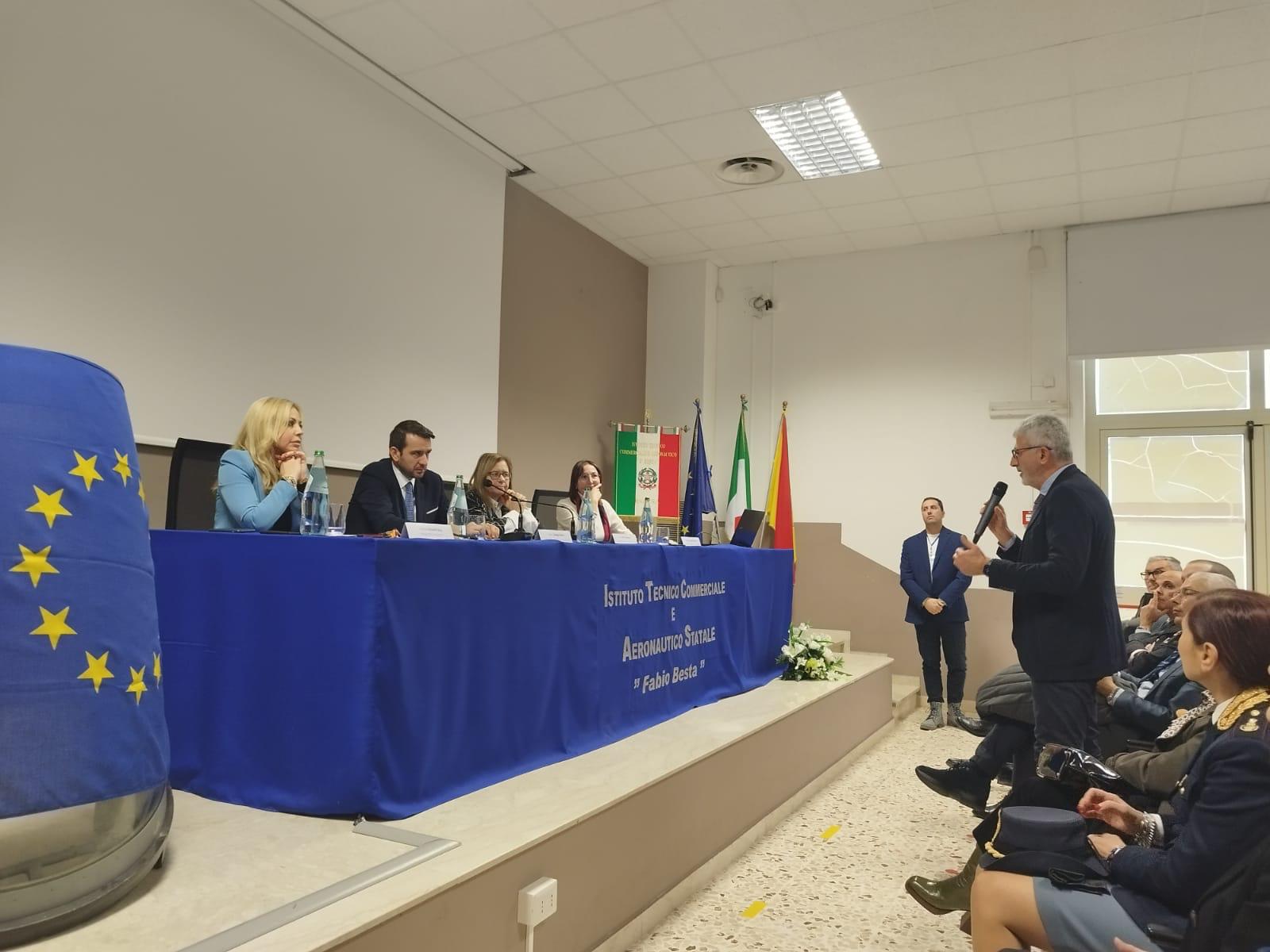 Ragusa: la scuola e il suo futuro, incontro con il sottosegretario all’Istruzione