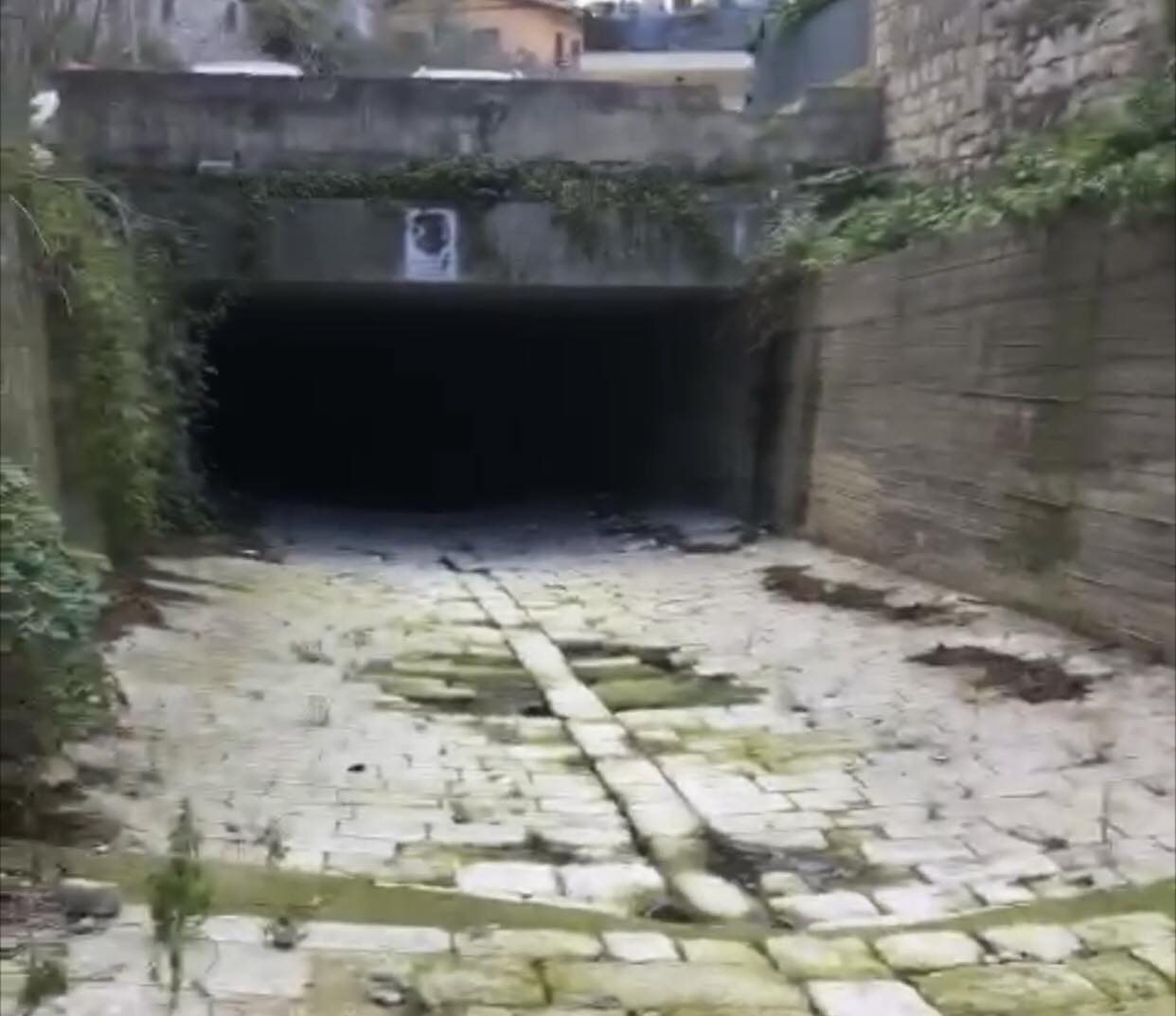 Modica: un video denuncia del PD che segnala la perdita di reflui fognari sotto la città (video)