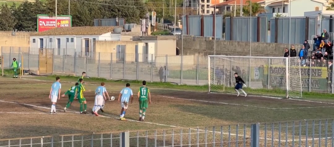 La capolista Enna “passeggia” al “Kennedy”, “manita” gialloverde e per il Santa Croce è sempre più buio