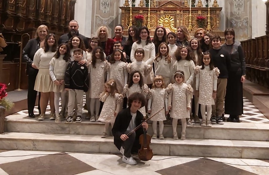 Modica: “Natale e non solo” con l’esibizione a sorpresa del violinista Samuele Palumbo