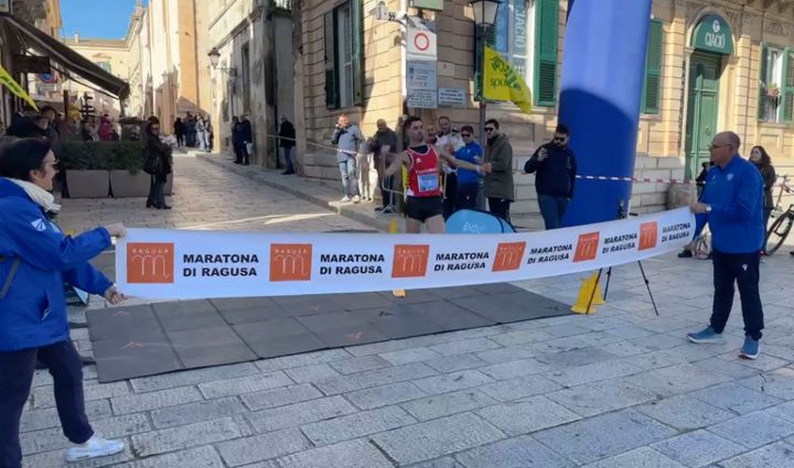 Maratona di Ragusa: Marco Ercoli vince la XIX^ edizione, all’ucraina Nadiya Sukharyna la corsa “rosa”