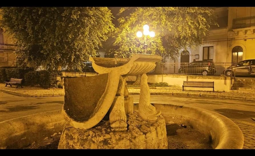 Vittoria, Fontana vandalizzata la notte di Capodanno. Italia Viva: “Gesto da condannare con fermezza