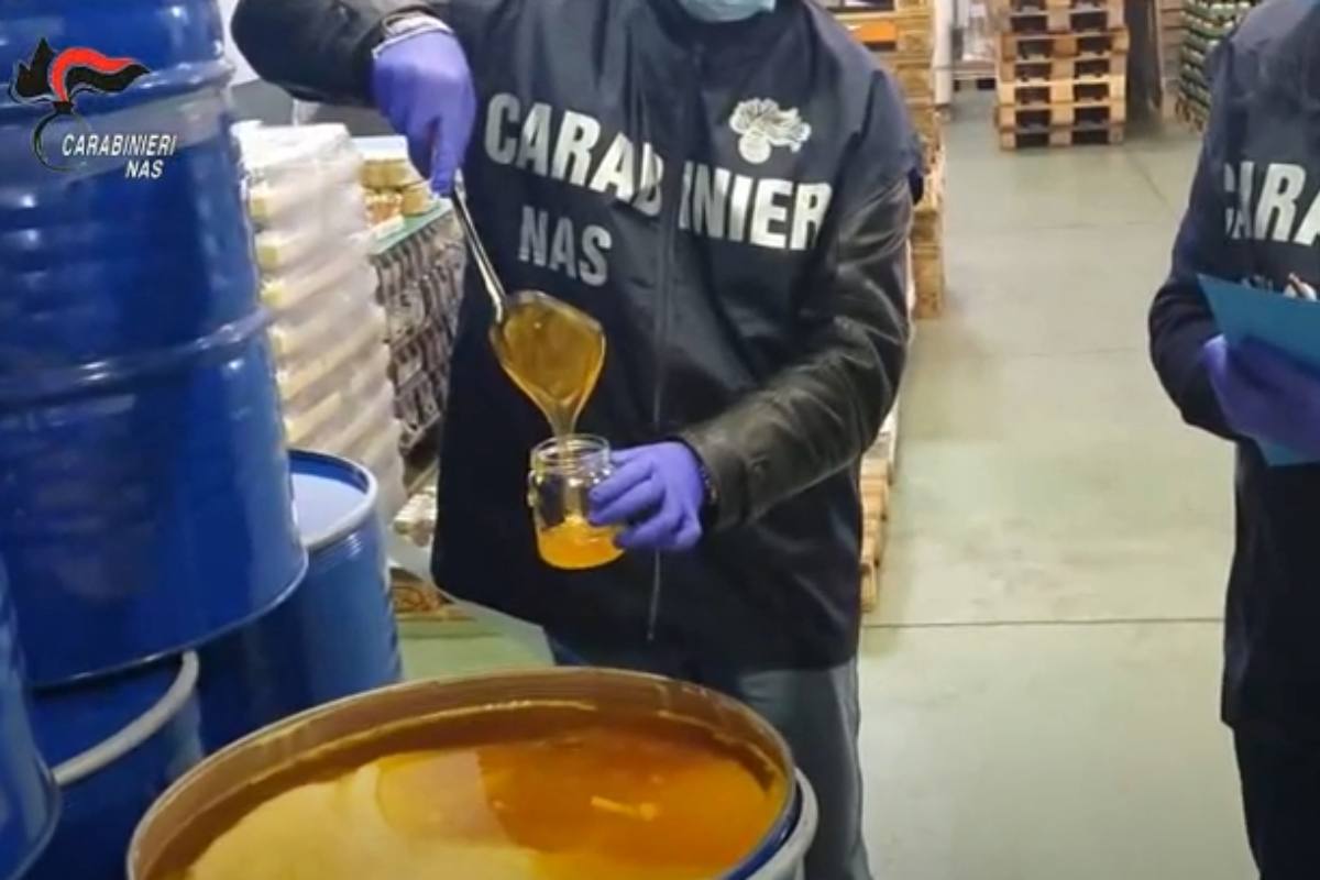 Stabilimento di imbottigliamento olio chiuso nel ragusano dai Carabinieri del Nas