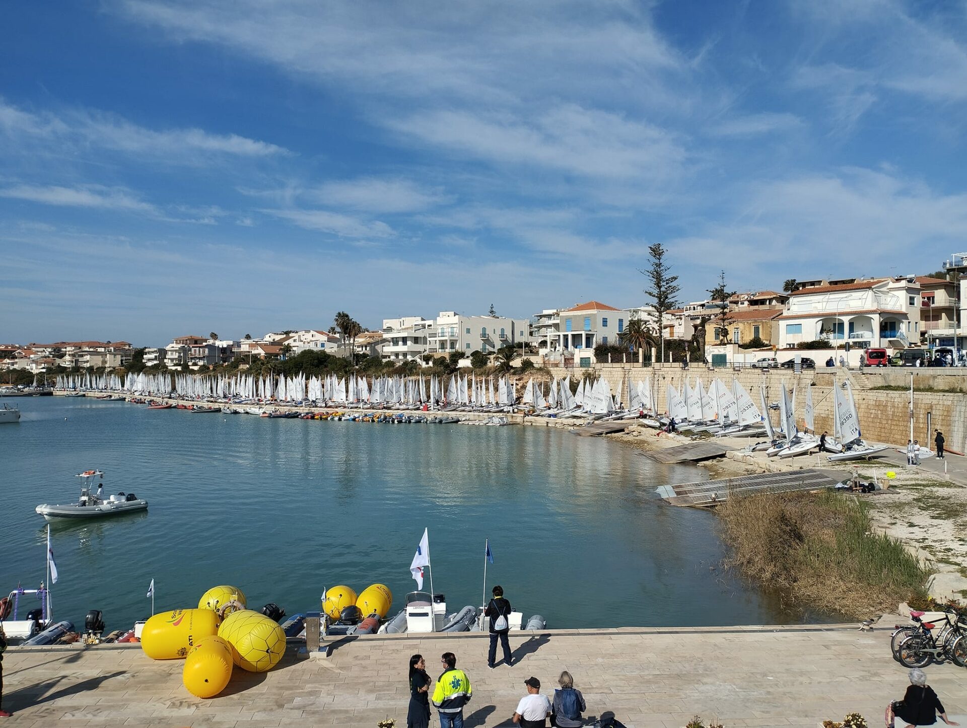 Vela: Da ieri sono entrate nel vivo al Porto di Marina di Ragusa le prove dell’Italia Cup Ilca