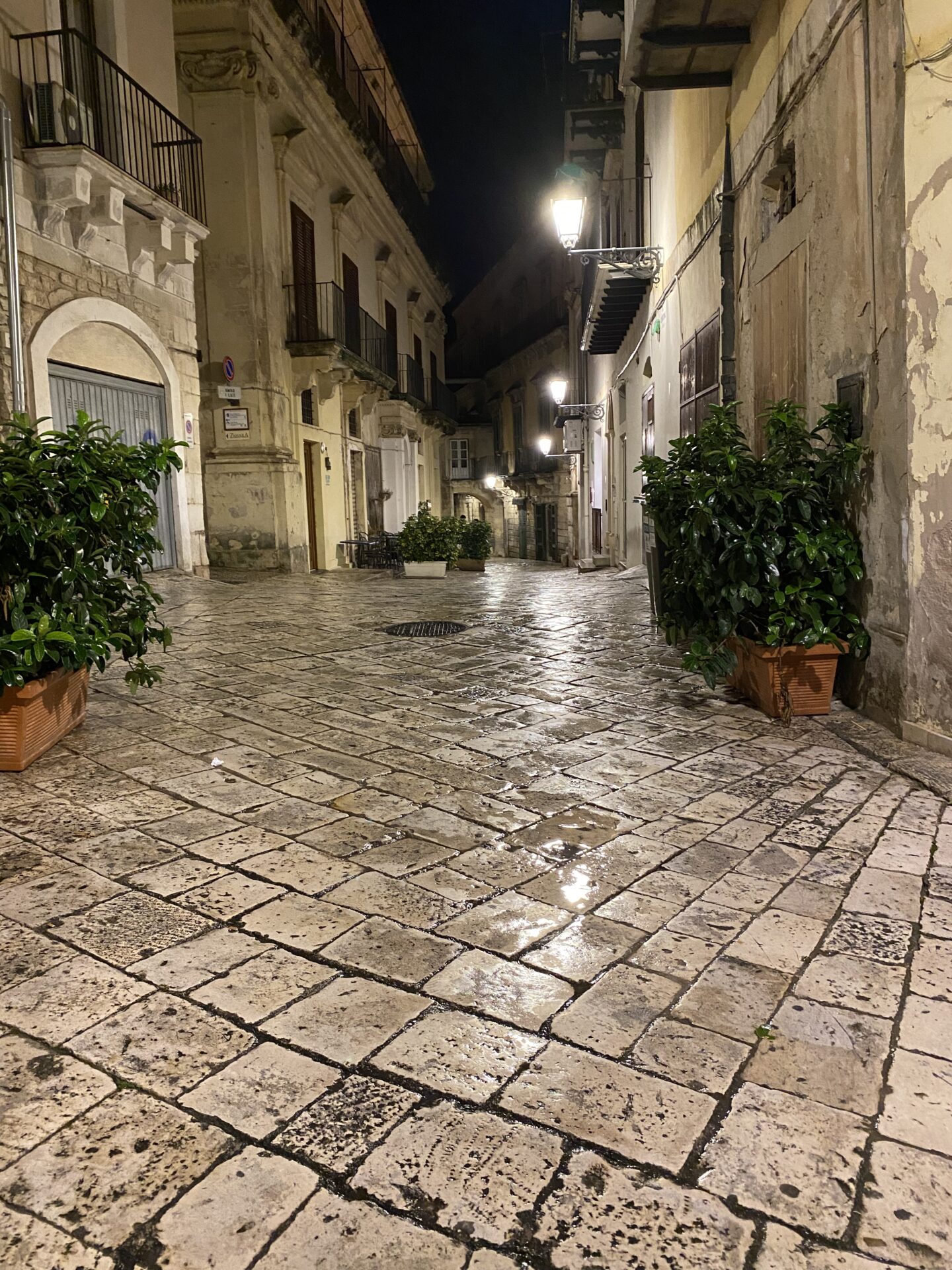Modica, due stranieri volevano bere senza pagare. Scatta il divieto di accesso nei locali pubblici