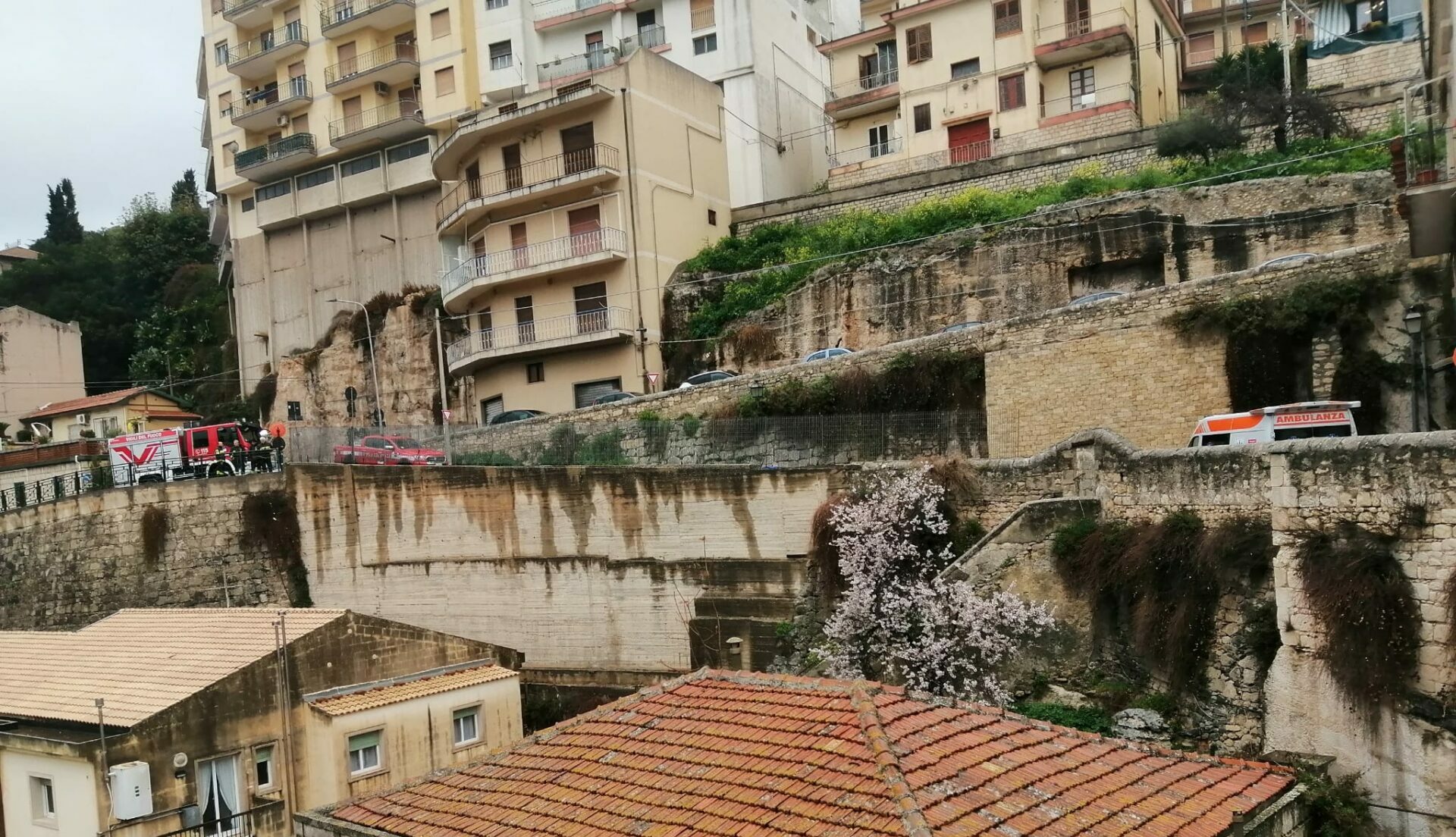 118 e Vigili del Fuoco intervengono a Modica per un’anziana che non rispondeva: stava solo dormendo
