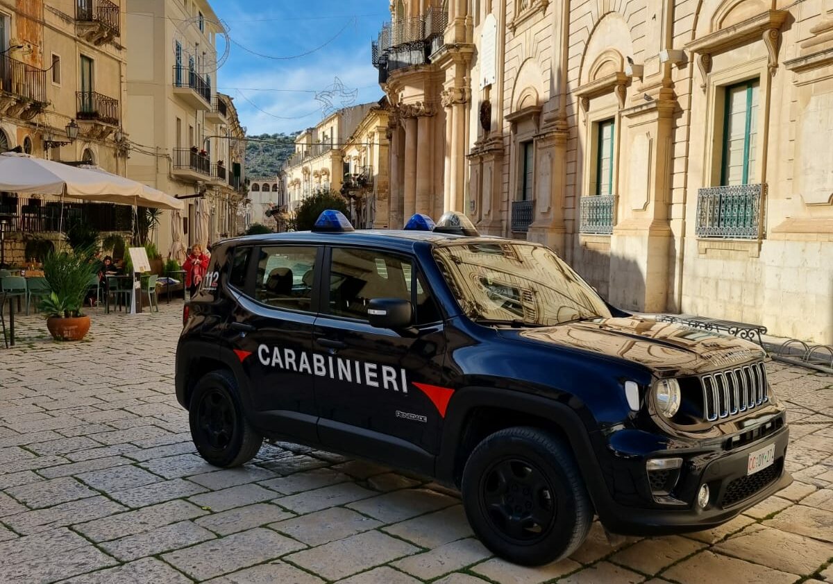 Scicli: tentata rapina in una gioielleria del centro, i ladri fuggono a piedi, ma senza bottino