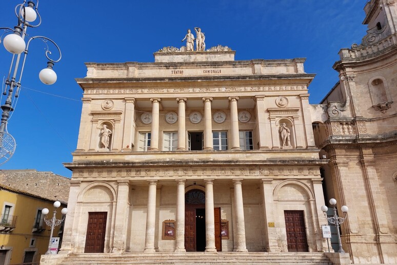 Chiuso per infiltrazioni d’umidità, riapre il teatro a Vittoria