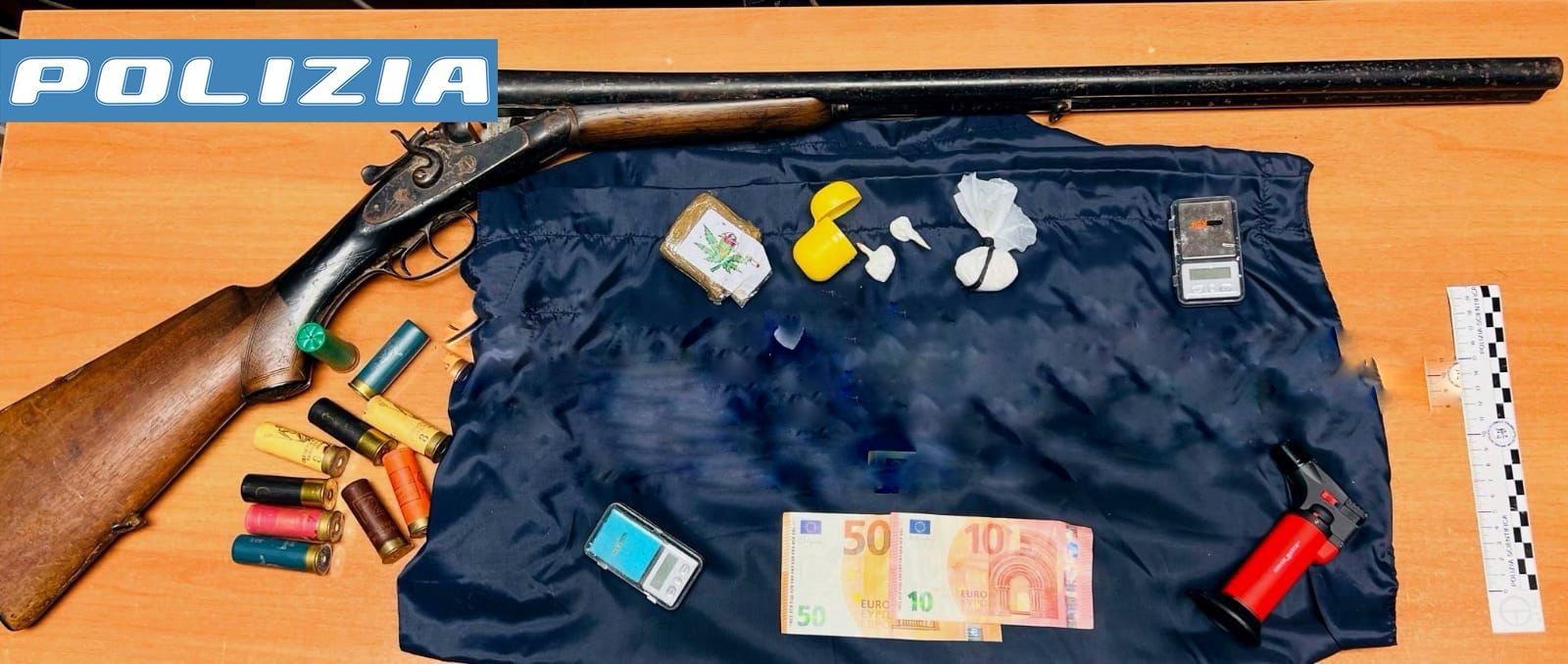 Pregiudicato 24enne arrestato a Vittoria: è stato trovato in possesso di droga e un fucile calibro 12