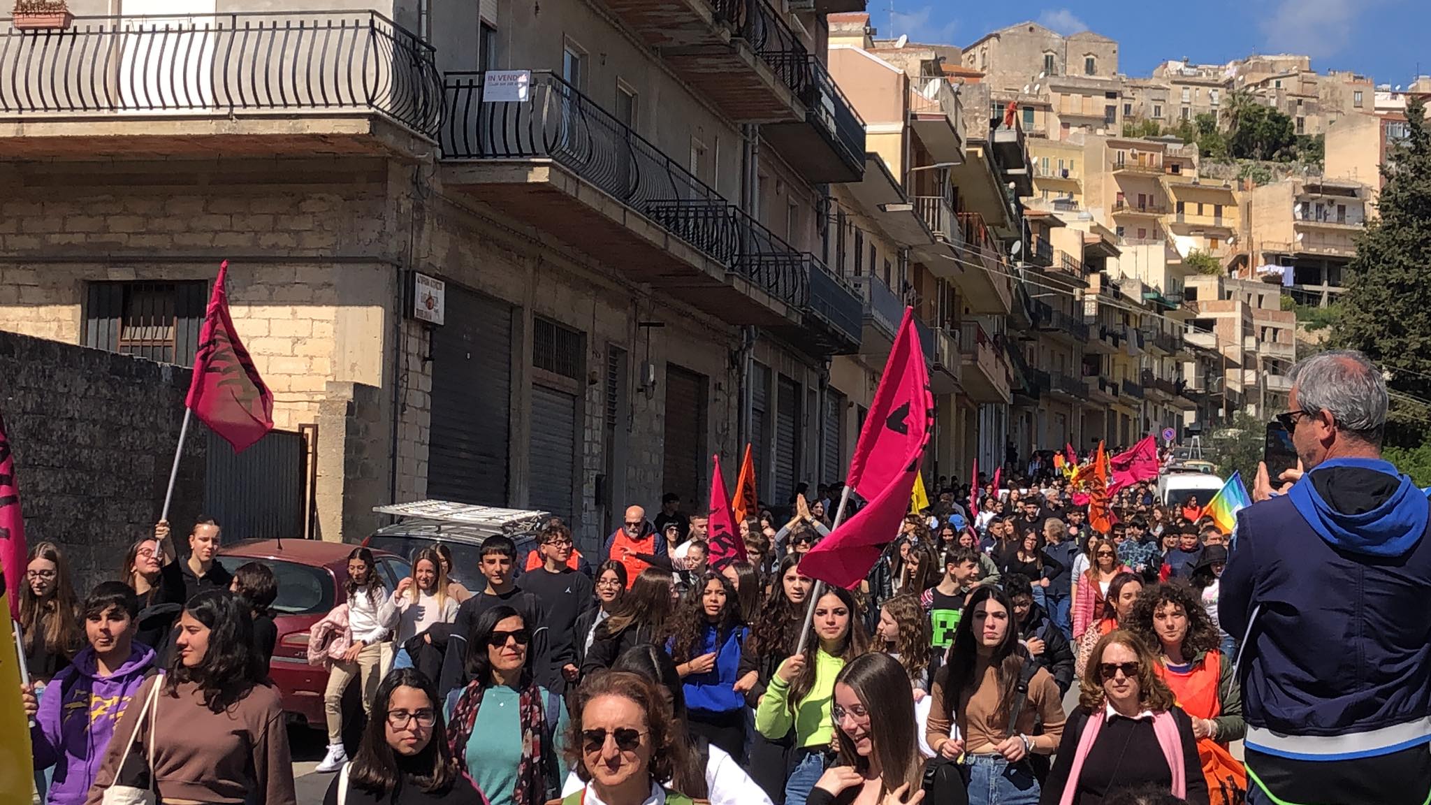Scuole e Libera ricordano a Modica le vittime innocenti delle mafie (Foto e Video)