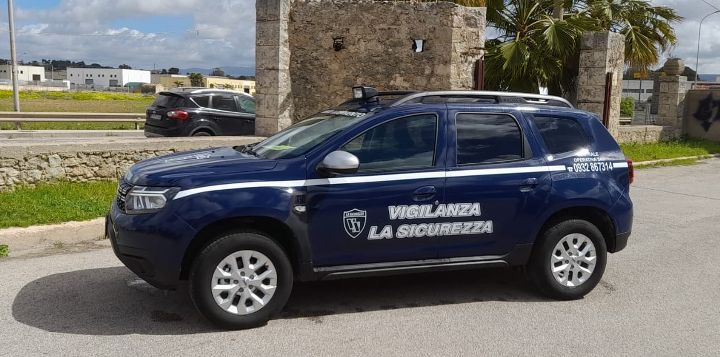 Tentato furto in un bar a Vittoria, arrestati gli autori e recuperata refurtiva
