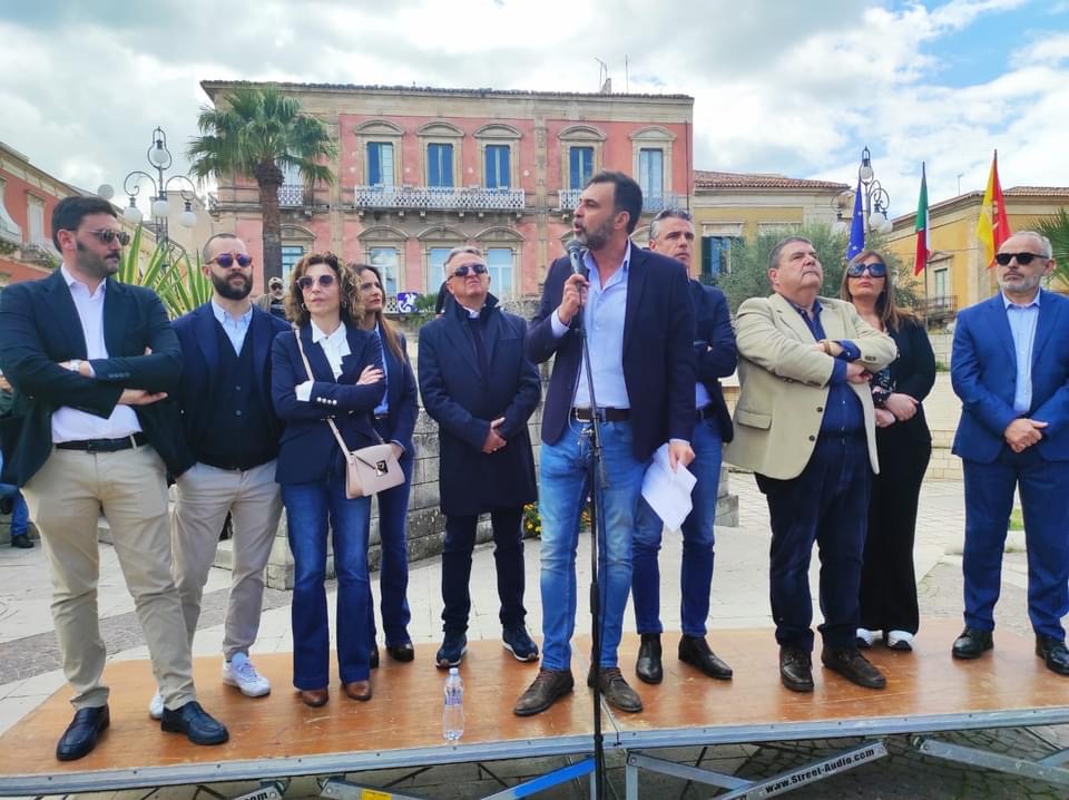 Vittoria, Fratelli d’Italia in piazza con Moscato: “Sono tornato”