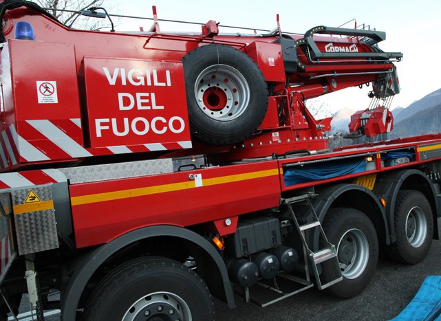 Scicli: Tir incastrato sulla SP42, strada chiusa, intervengono i vigili del fuoco