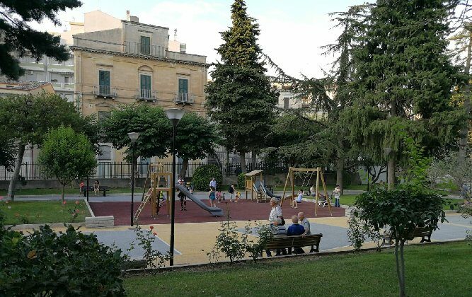 Giovane rapinato a Villa Margherita a Ragusa: arrestati due stranieri