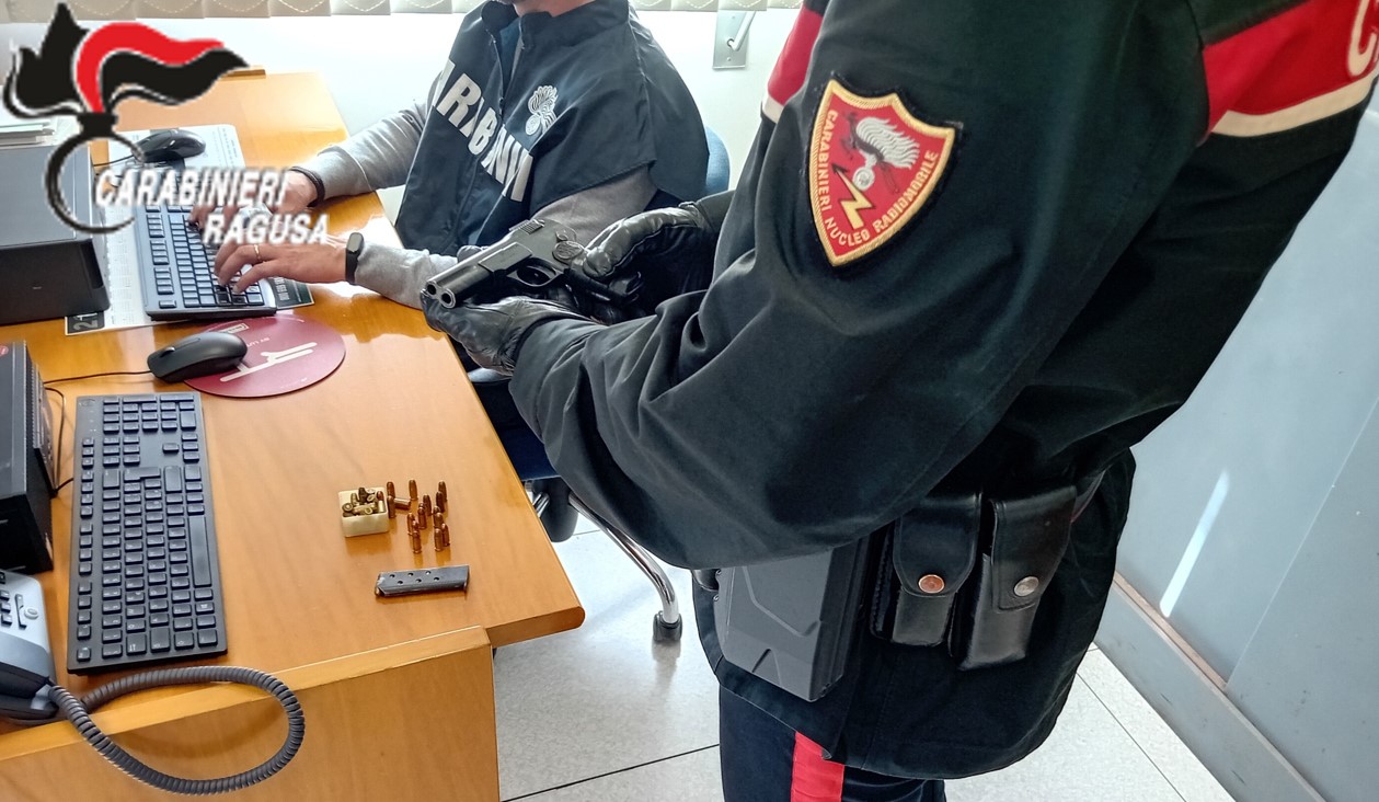 Modica, spedizione punitiva contro l’amante, prima speronamento e poi calci e pugni