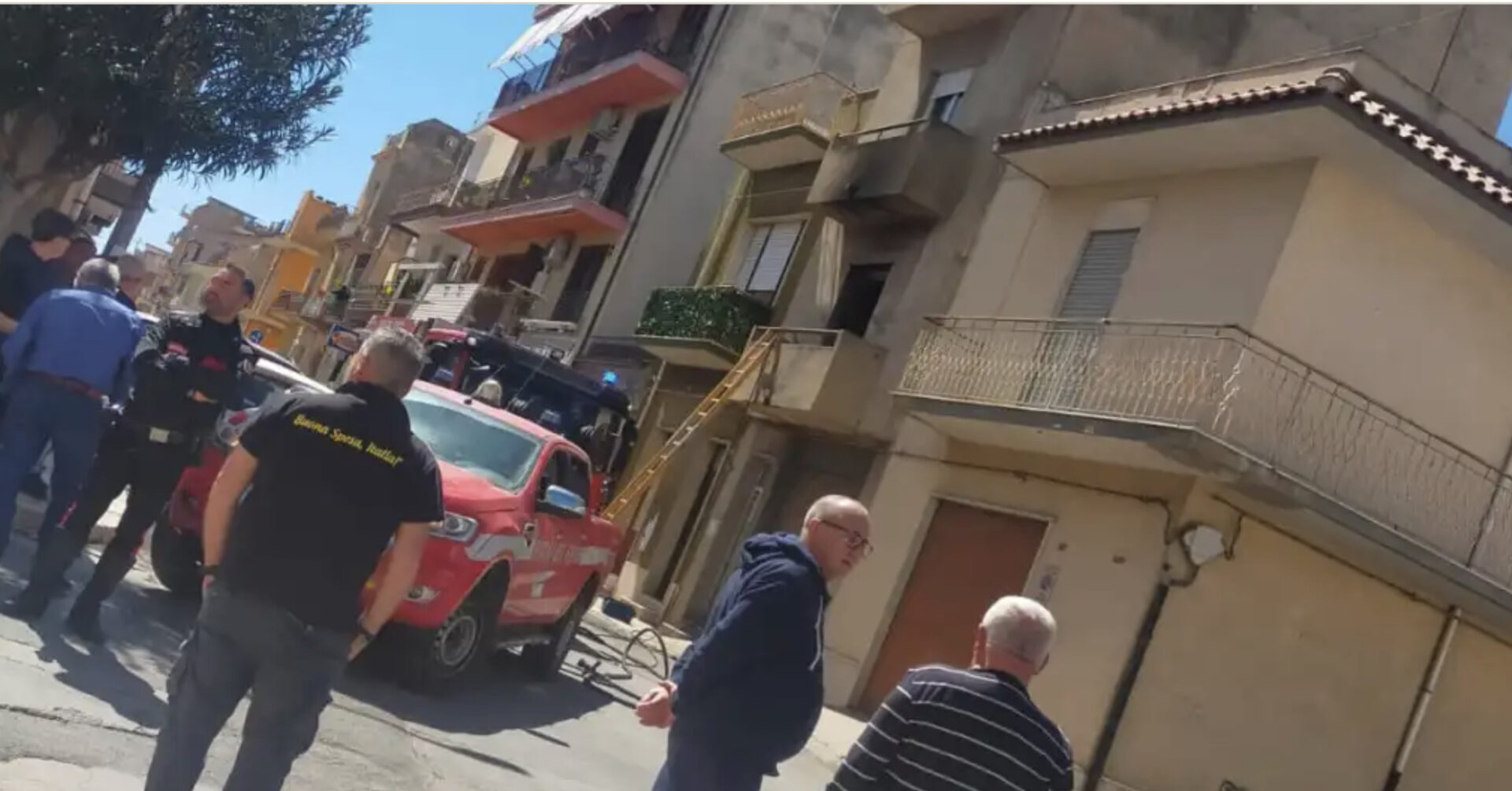Incendio in abitazione a Vittoria, intervengono i Vigili del fuoco che limitano i danni