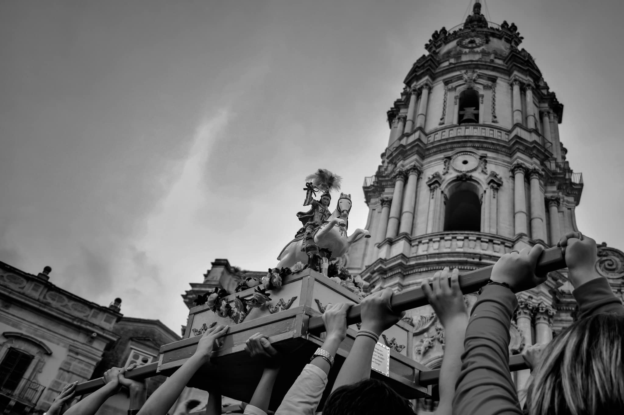 I festeggiamenti di San Giorgio a Modica continuano, domani il concerto de “I picciotti di Vasco”