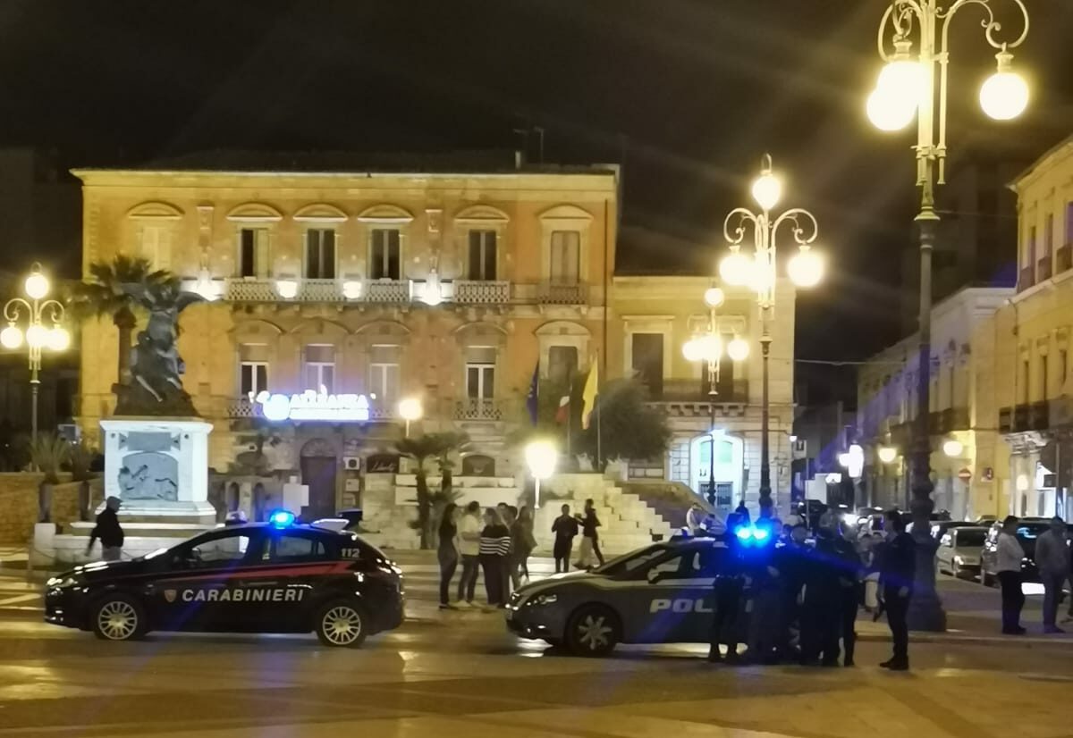 Rissa in Piazza del Popolo a Vittoria, dopo furto in cartolibreria, è allarme sicurezza