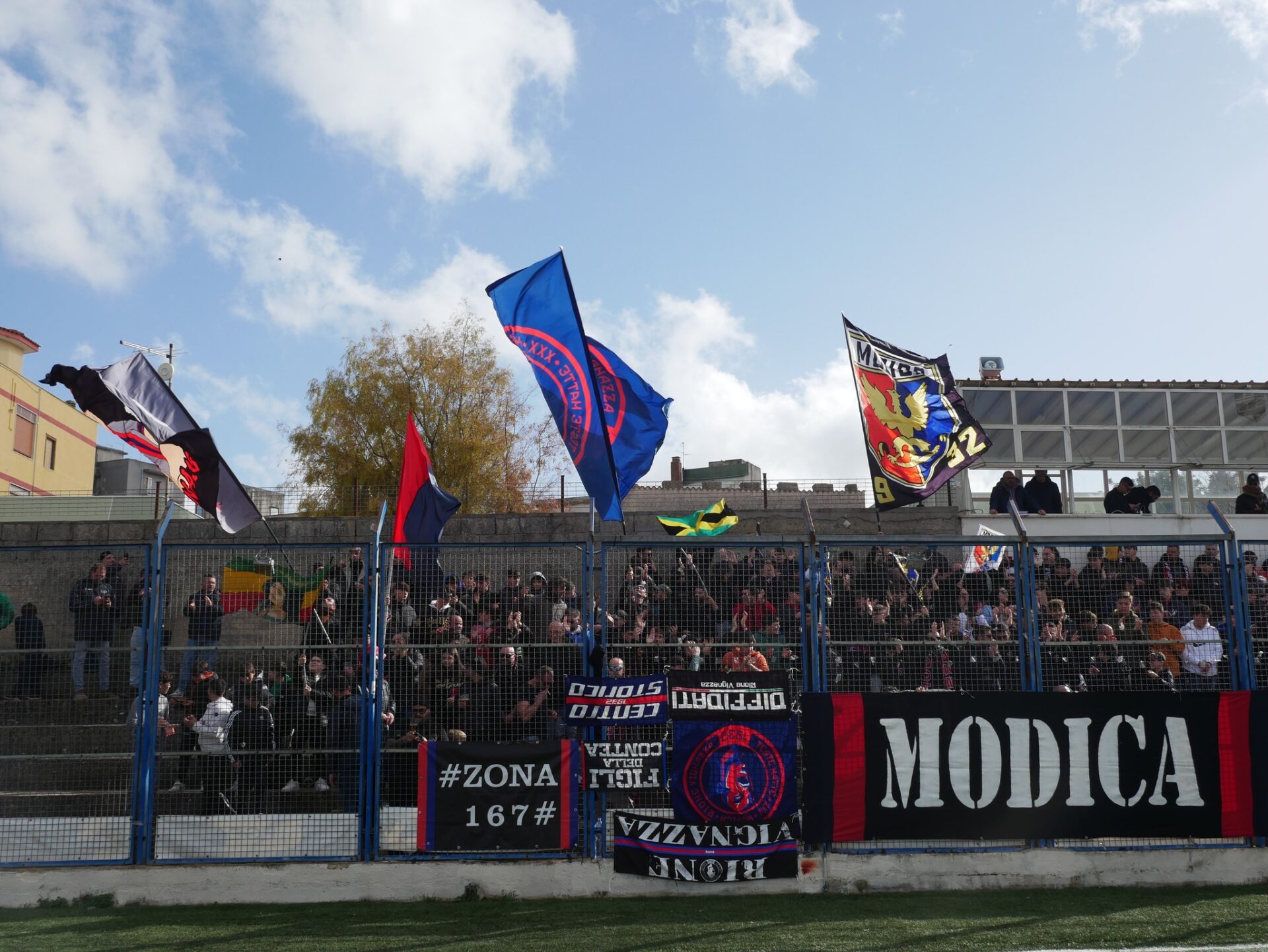 Il Modica Calcio prepara la finale col Milazzo, la città risponde, domenica “Barone” verso il sold out
